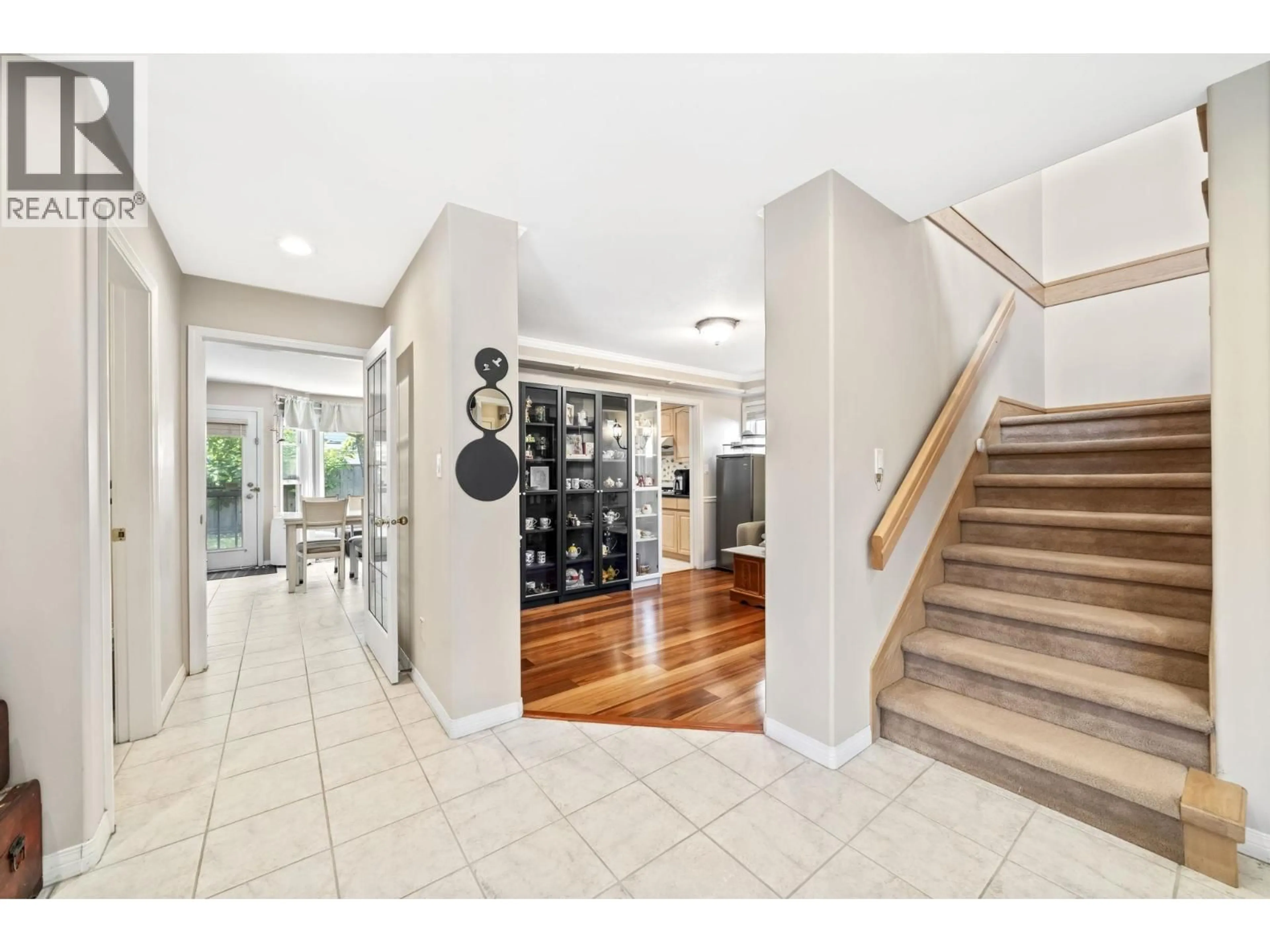 Indoor foyer for 3628 MCKAY DRIVE, Richmond British Columbia V6X3R7