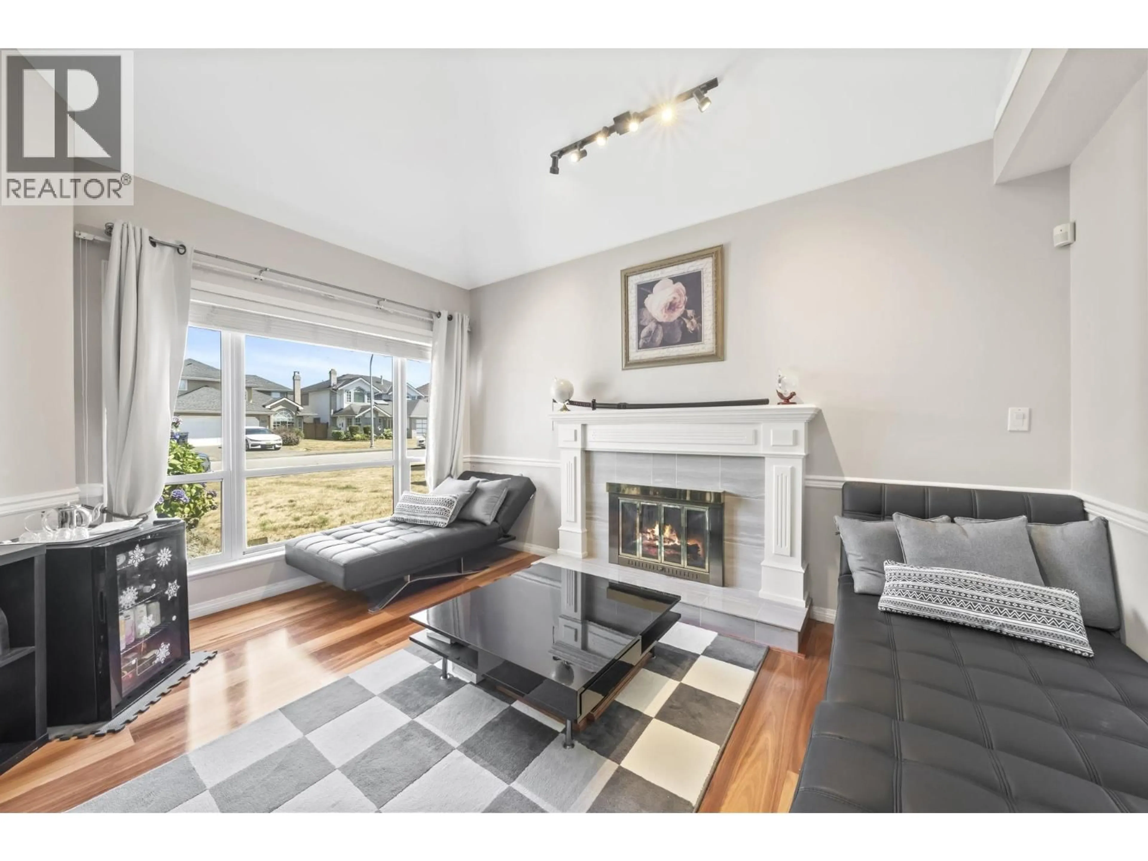 Living room with furniture, unknown for 3628 MCKAY DRIVE, Richmond British Columbia V6X3R7