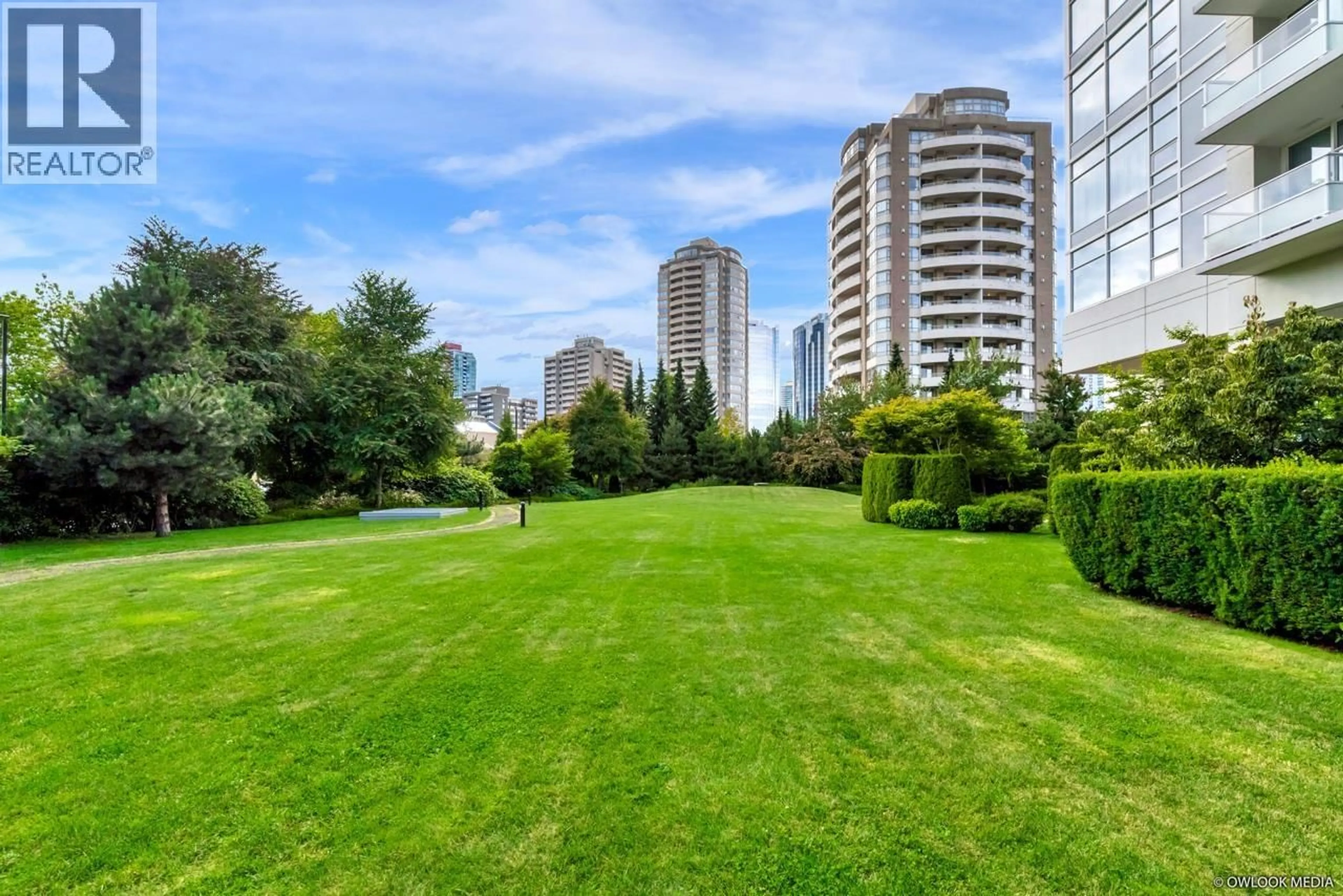 Patio, city buildings view from balcony for 702 - 4880 BENNETT STREET, Burnaby British Columbia V5H0C1