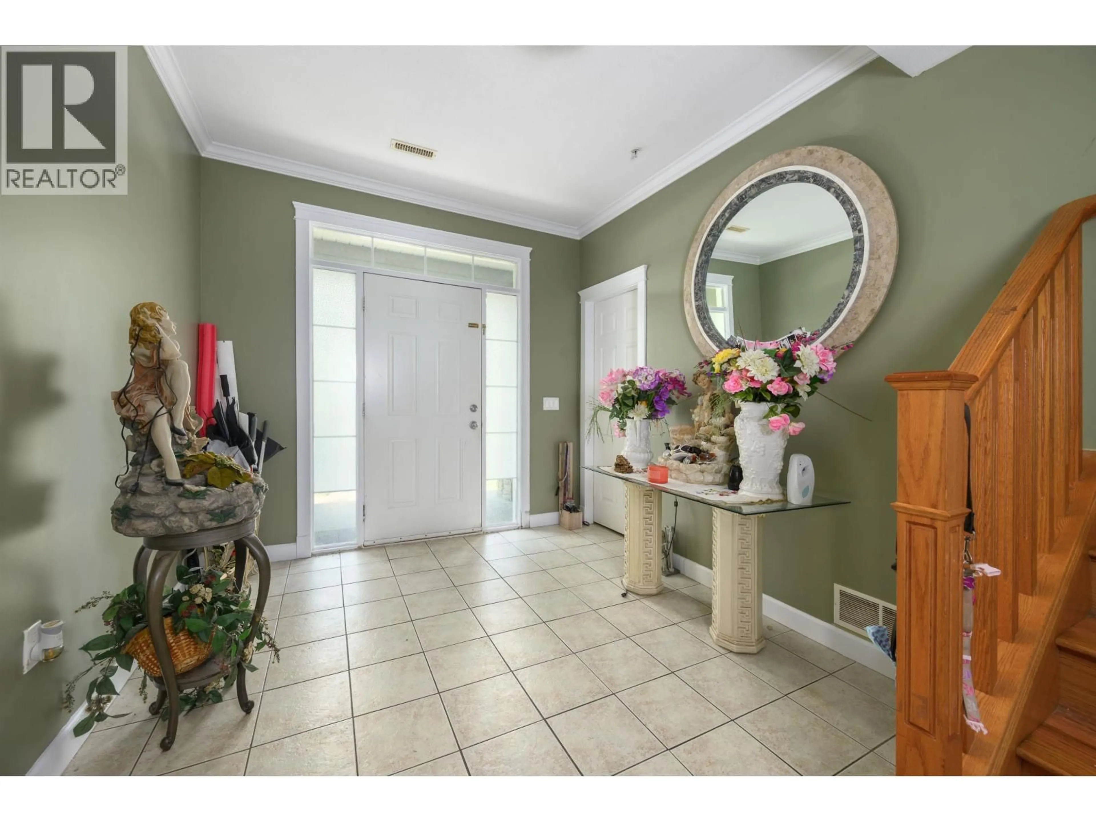 Indoor entryway for 11382 240 STREET, Maple Ridge British Columbia V2W0B4