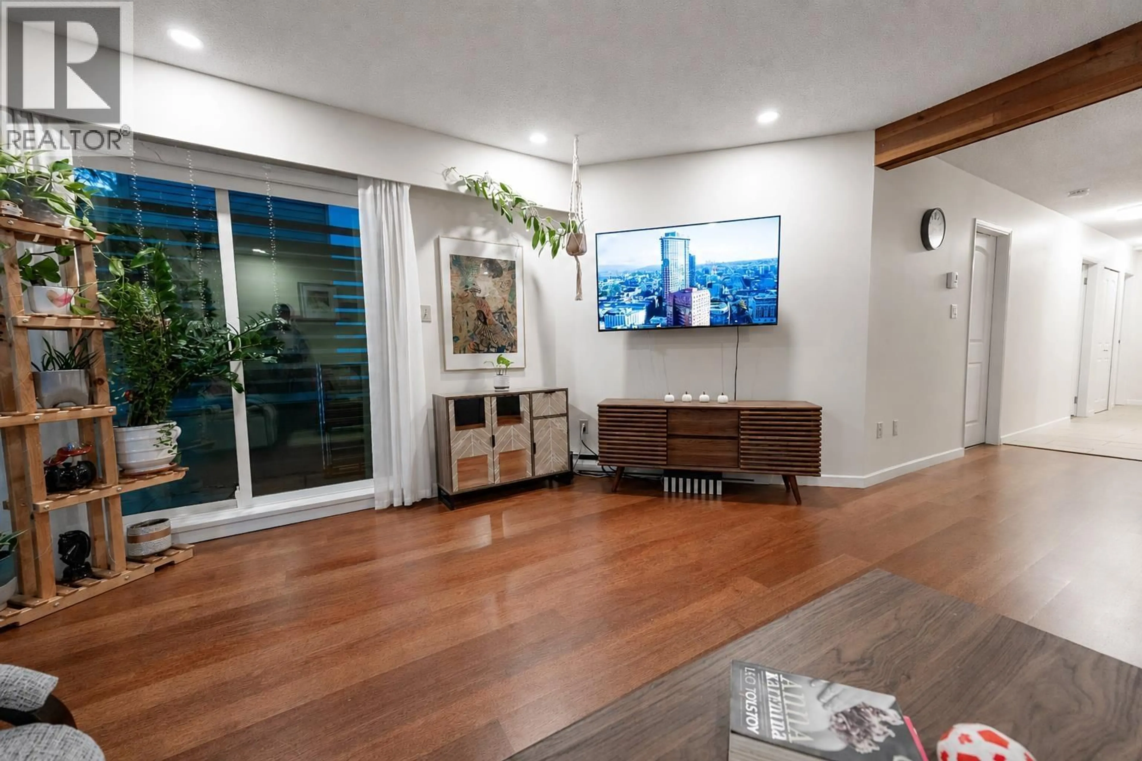 Living room with furniture, wood/laminate floor for 112 - 1274 BARCLAY STREET, Vancouver British Columbia V6E1H3