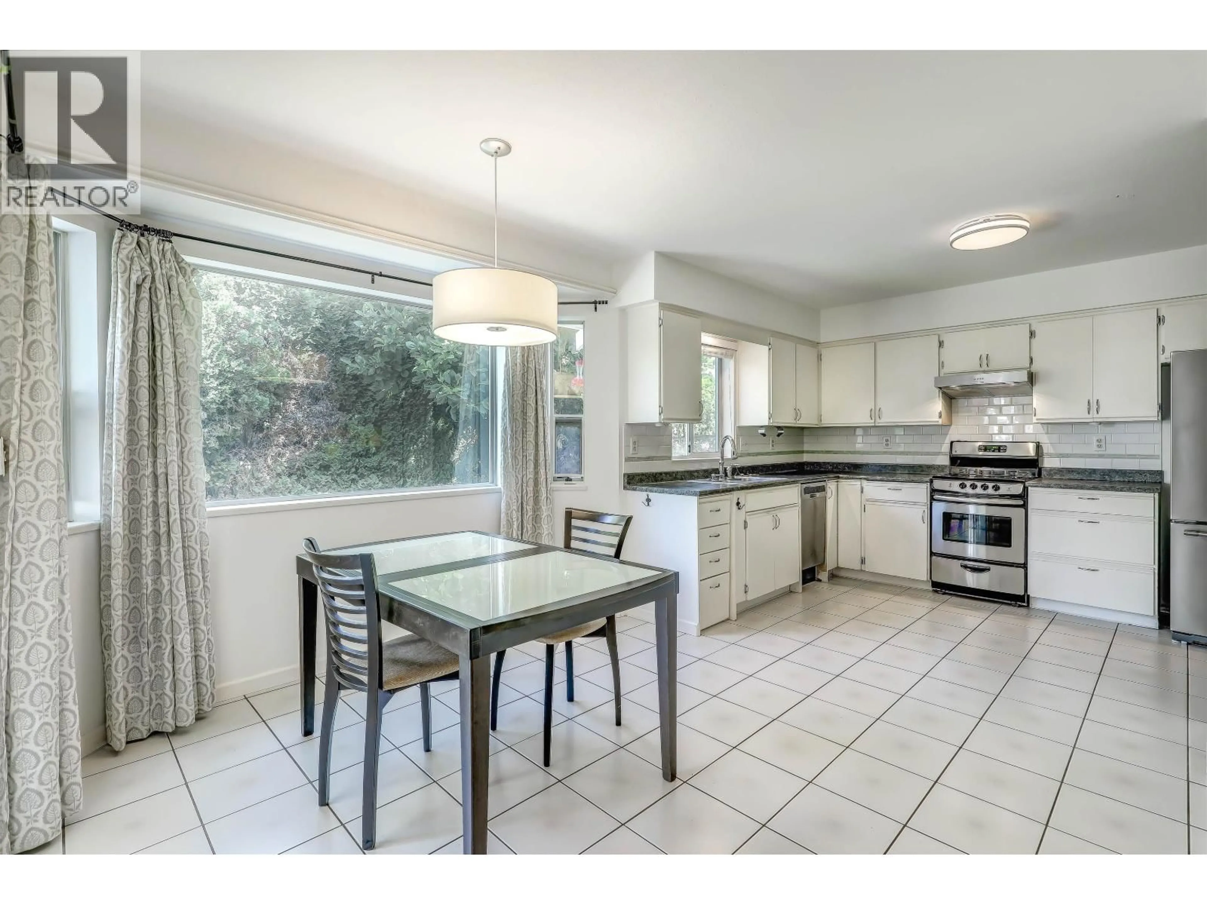 Open concept kitchen, ceramic/tile floor for 5367 HAZEL COURT, Delta British Columbia V4K4G9