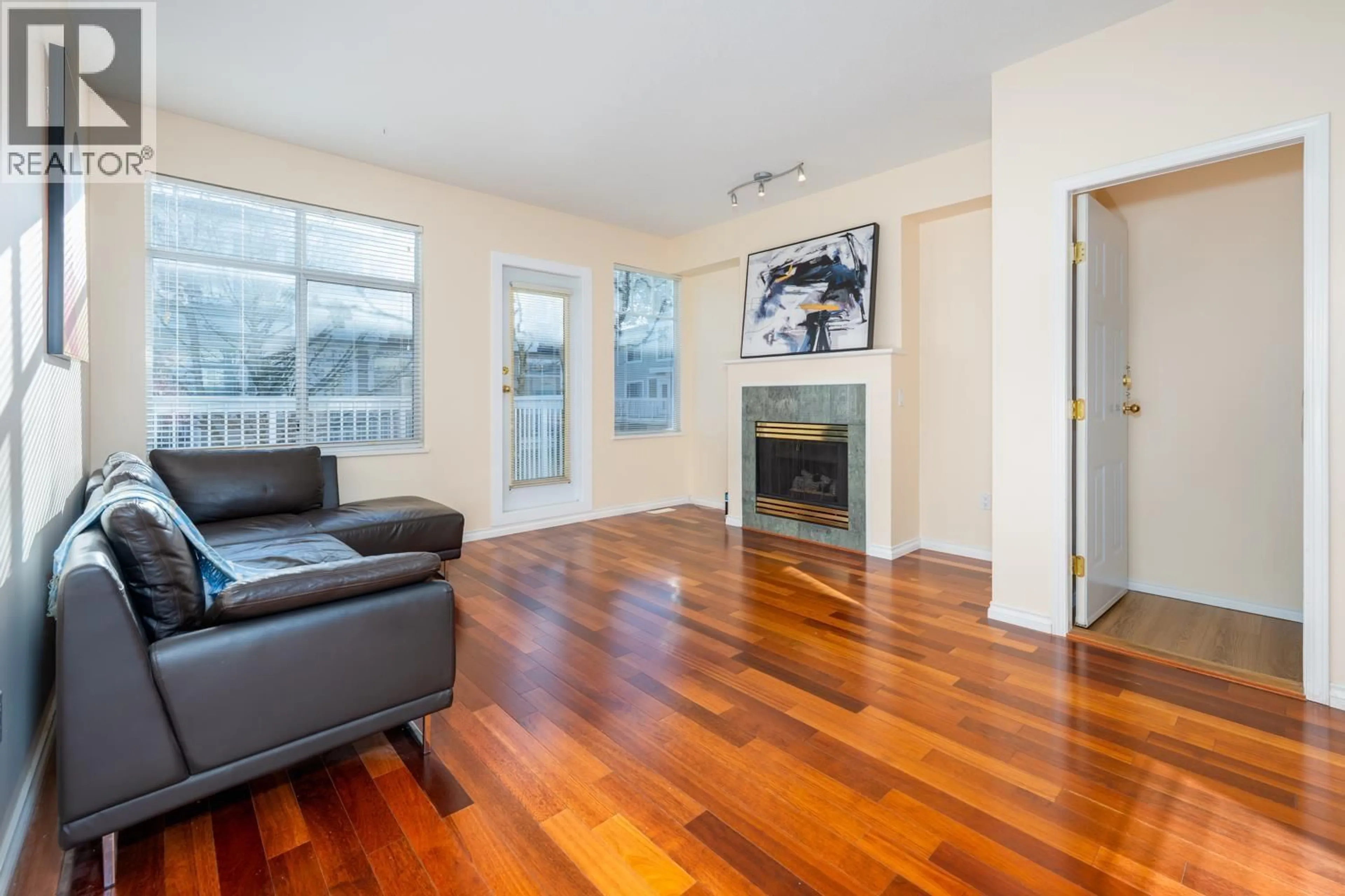 Living room with furniture, wood/laminate floor for 22 - 6333 NO. 1 ROAD, Richmond British Columbia V7C1T4