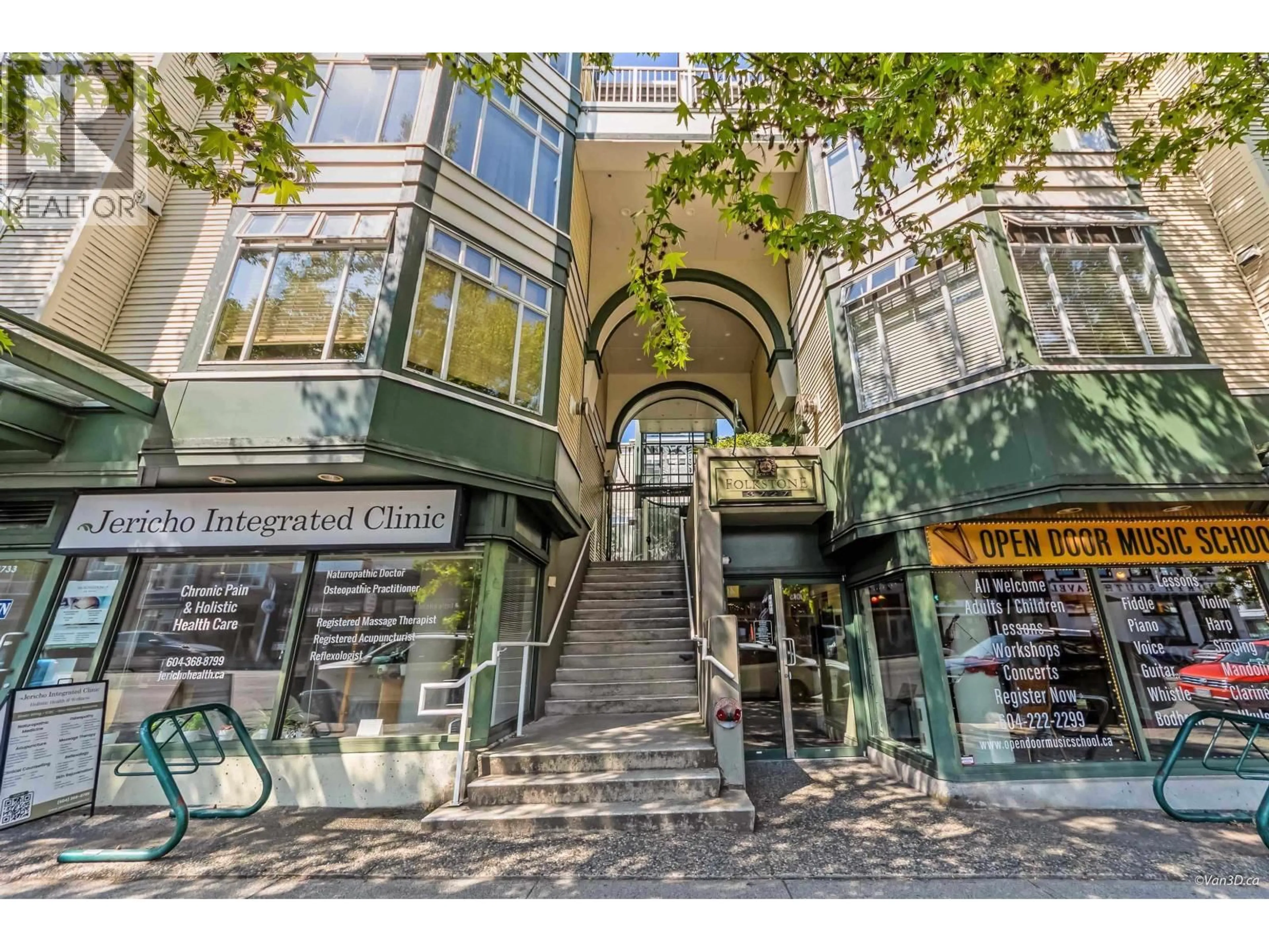 Indoor foyer for 404 - 3727 10TH AVENUE, Vancouver British Columbia V6R2G5
