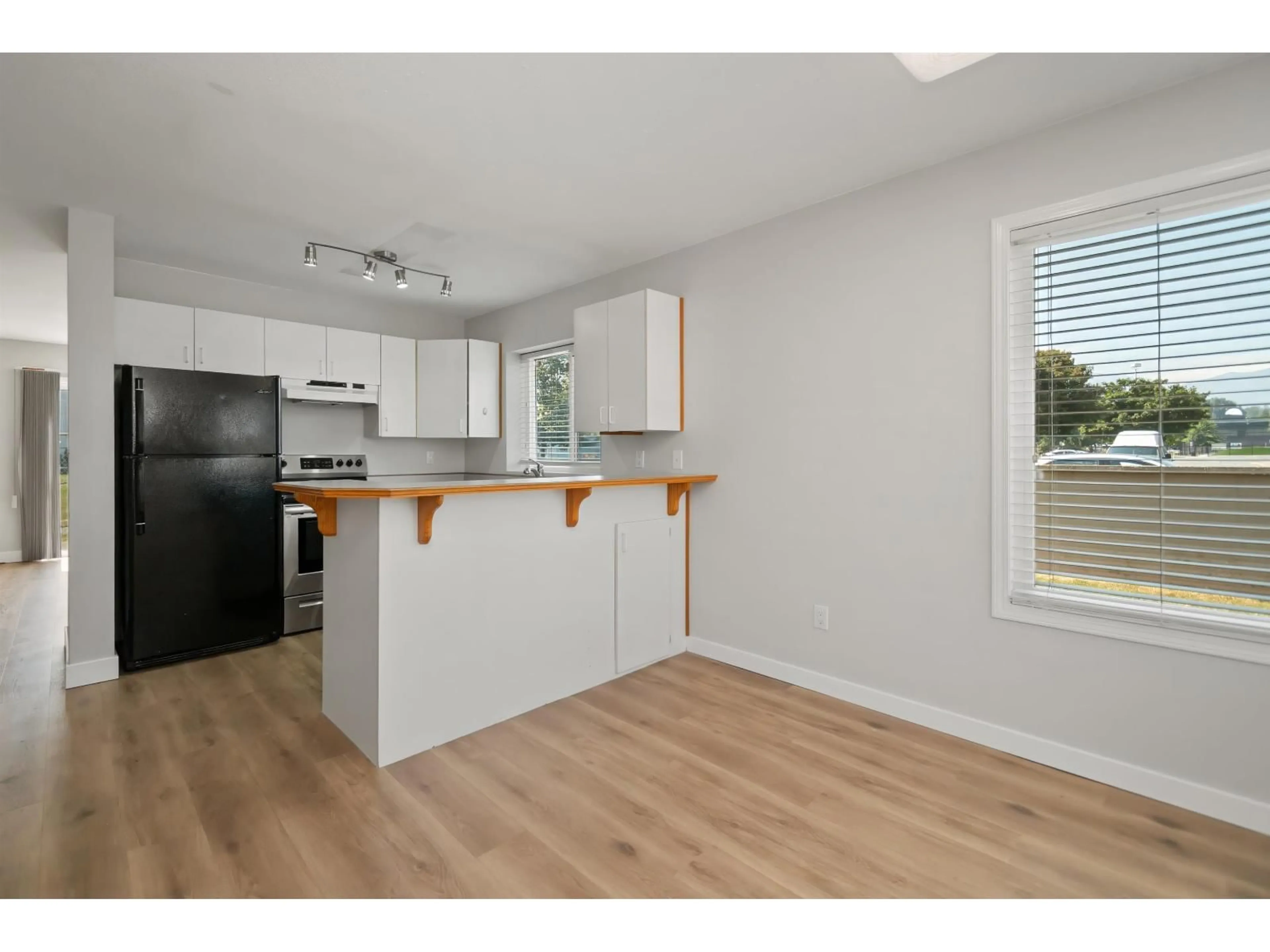 Standard kitchen, wood/laminate floor for 1 - 9206 CORBOULD STREET, Chilliwack British Columbia V2P4A5