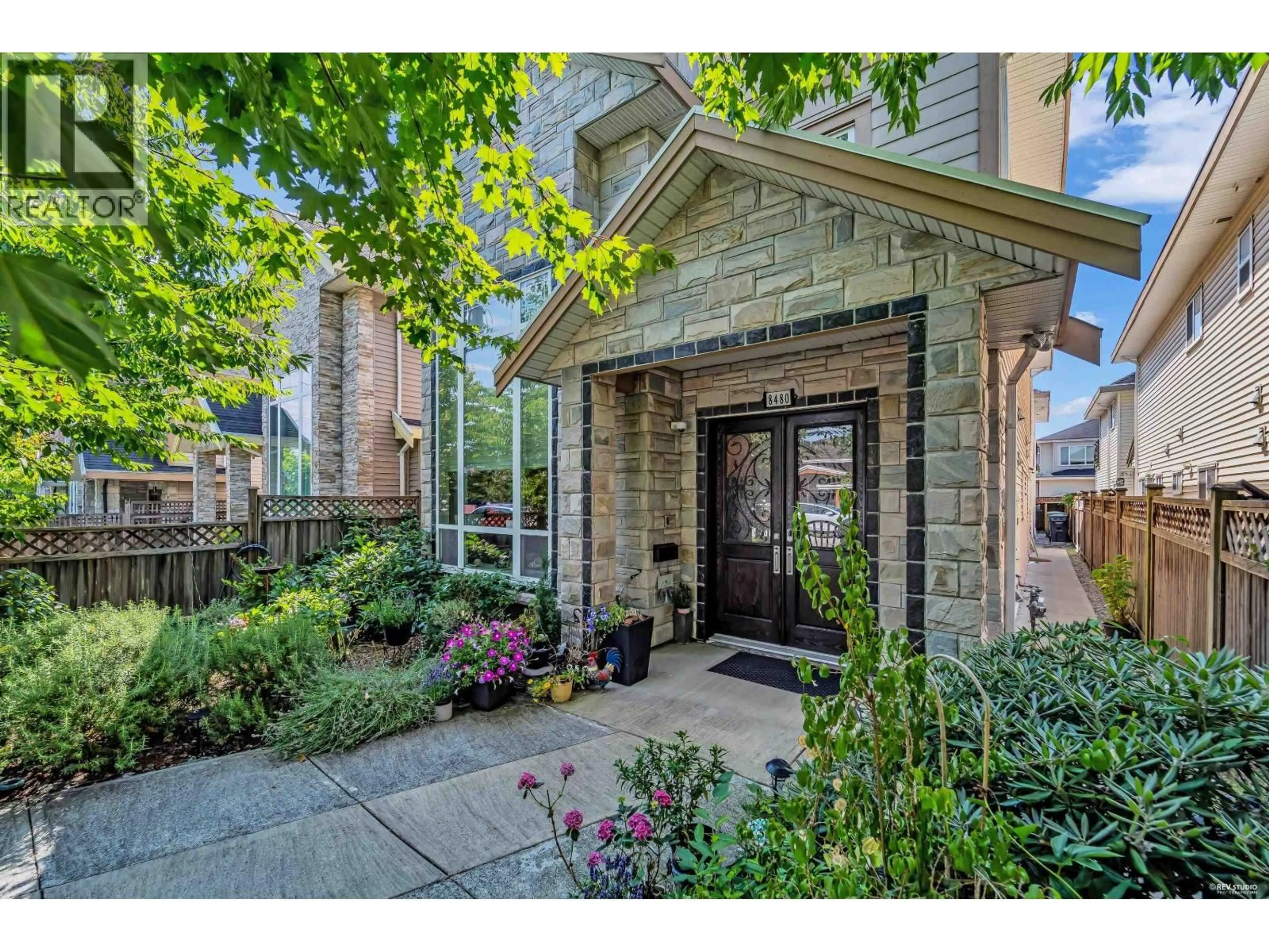 Indoor entryway for 8480 FRANCIS ROAD, Richmond British Columbia V6Y1A6