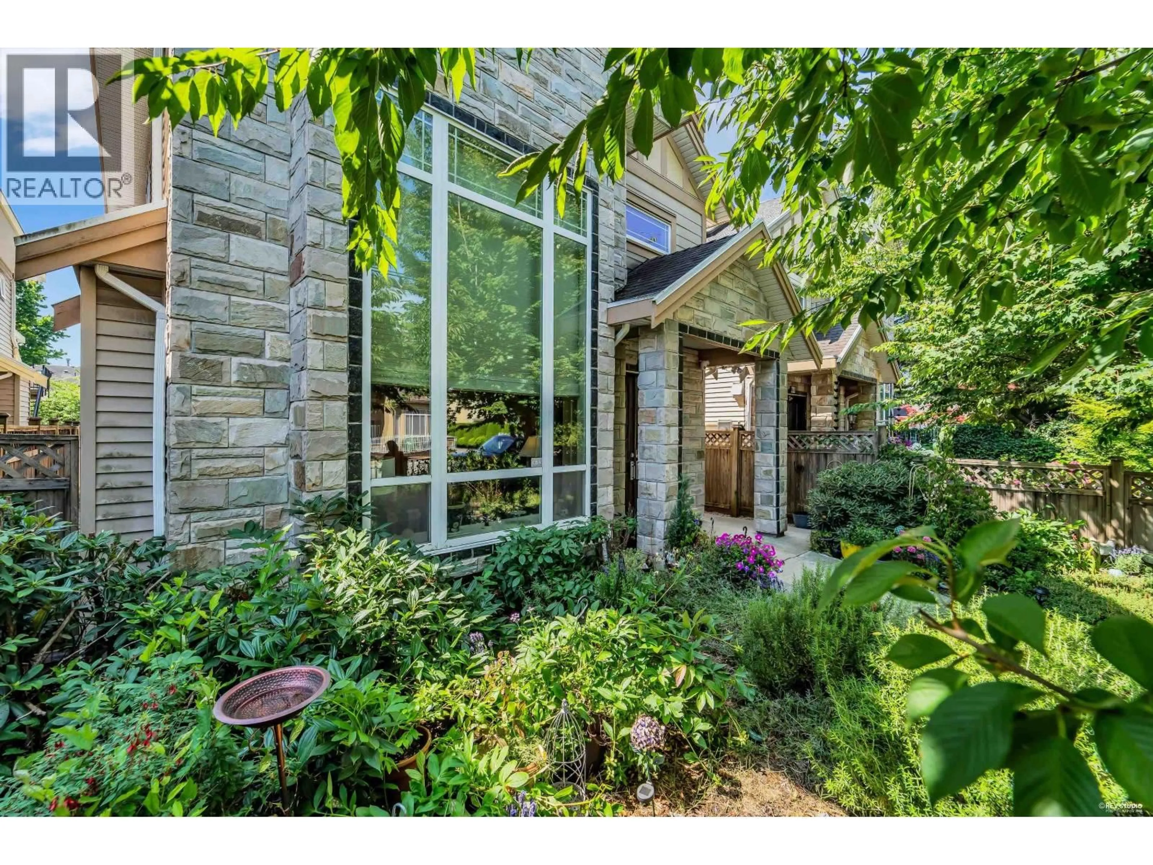 Indoor entryway for 8480 FRANCIS ROAD, Richmond British Columbia V6Y1A6
