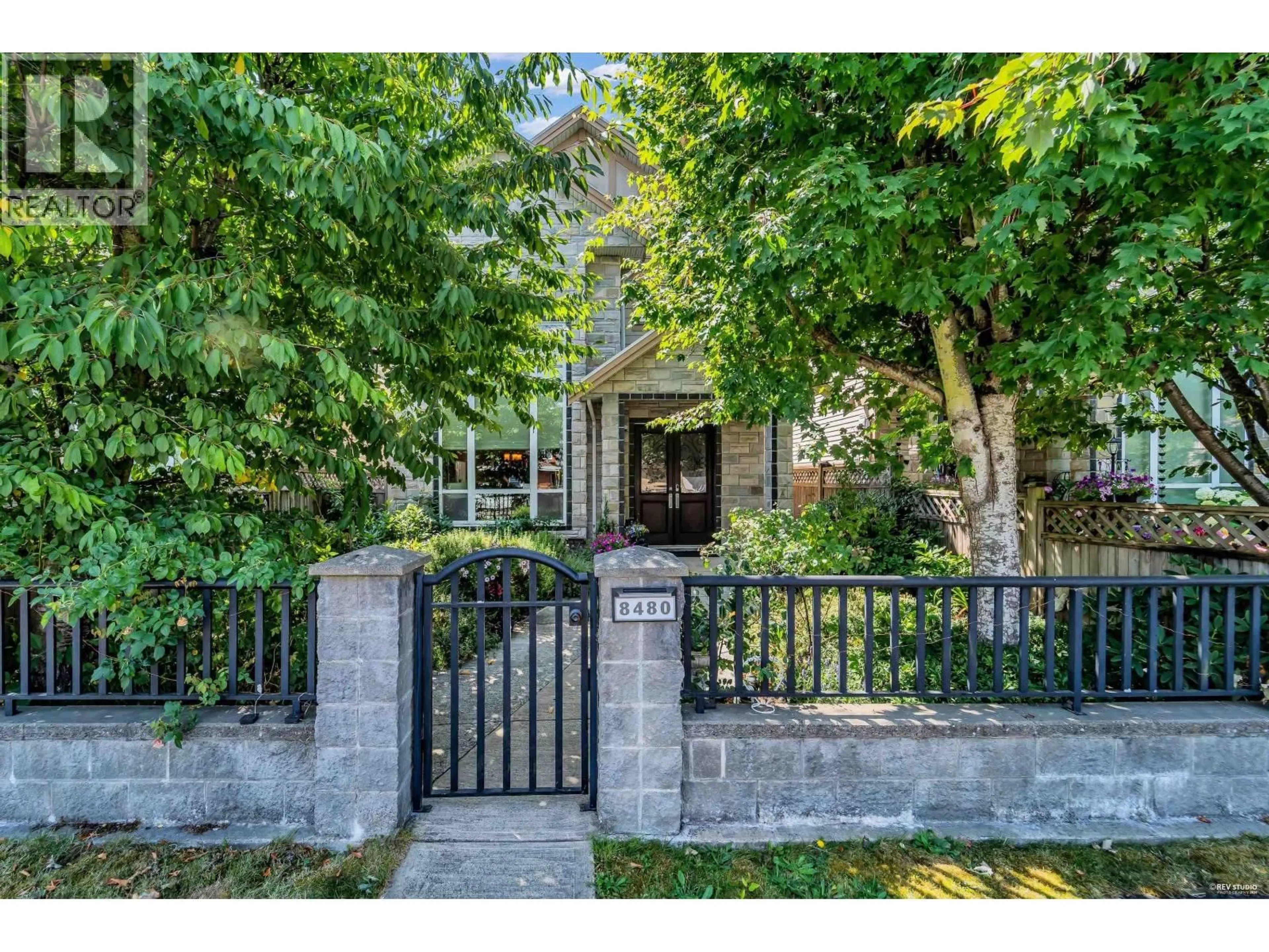 Indoor entryway for 8480 FRANCIS ROAD, Richmond British Columbia V6Y1A6