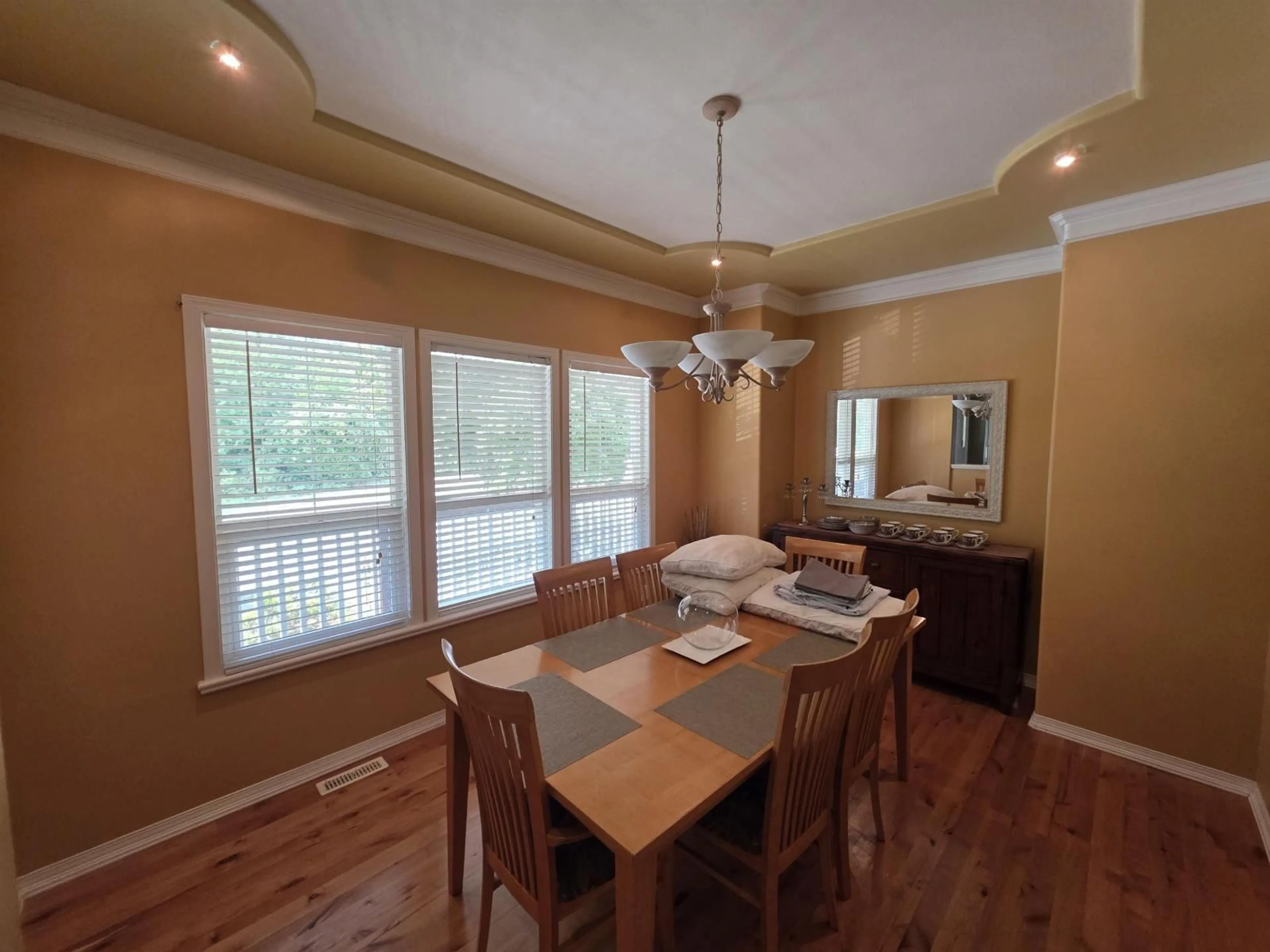 Dining room, wood/laminate floor for 7948 160TH STREET, Surrey British Columbia V4N0T9