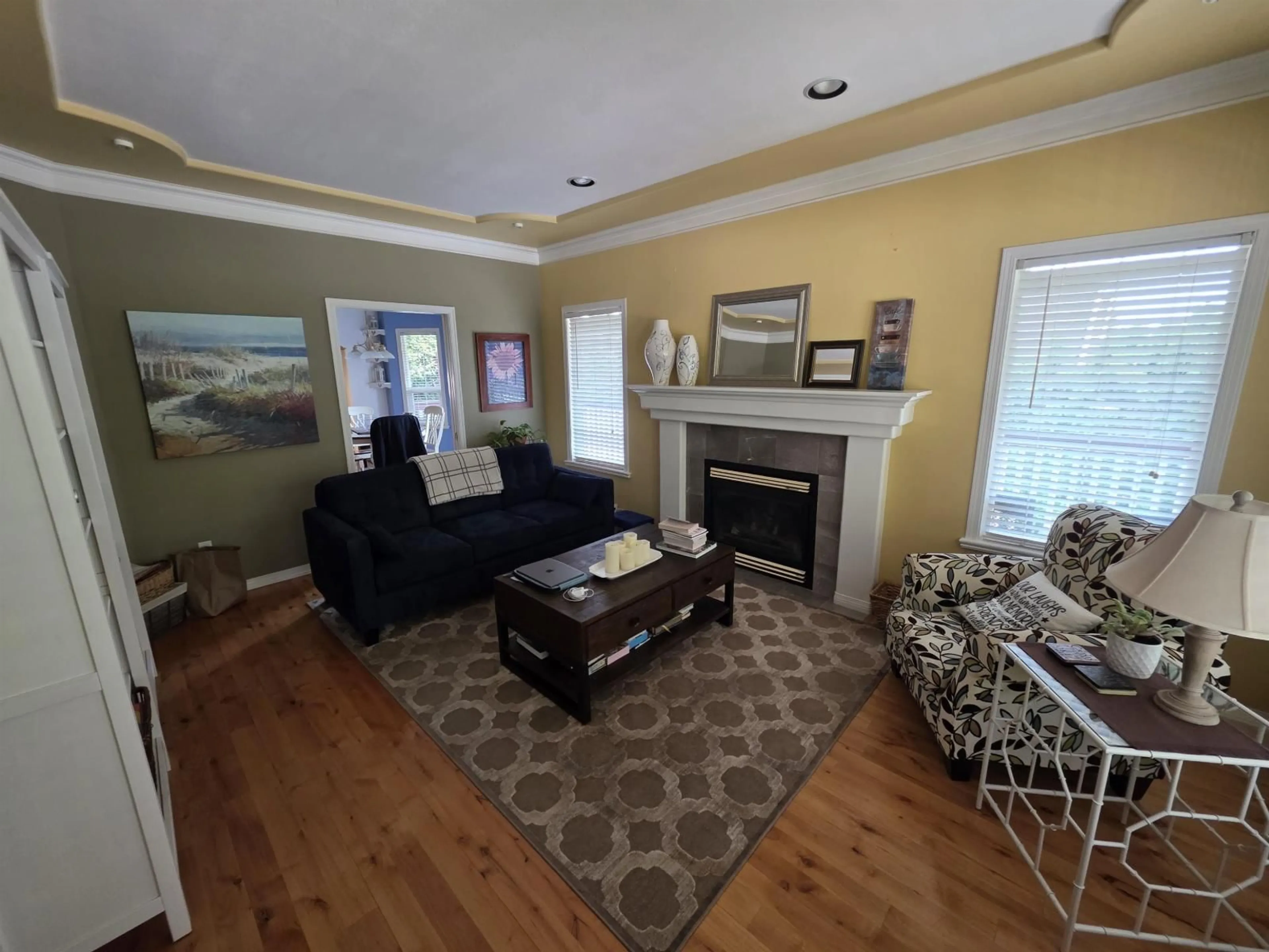 Living room with furniture, wood/laminate floor for 7948 160TH STREET, Surrey British Columbia V4N0T9