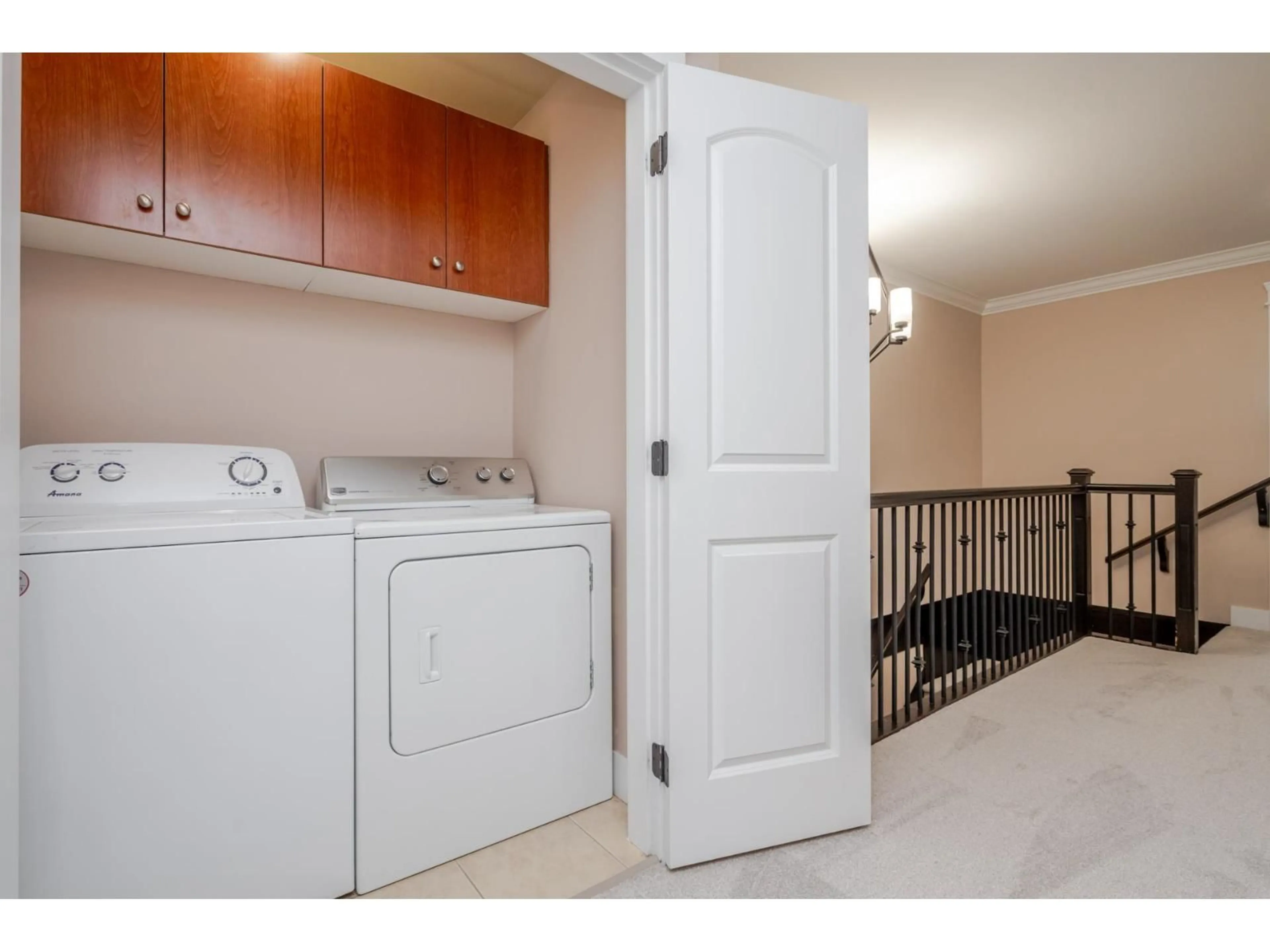 Laundry room for 19586 72A AVENUE, Surrey British Columbia V4N3E8