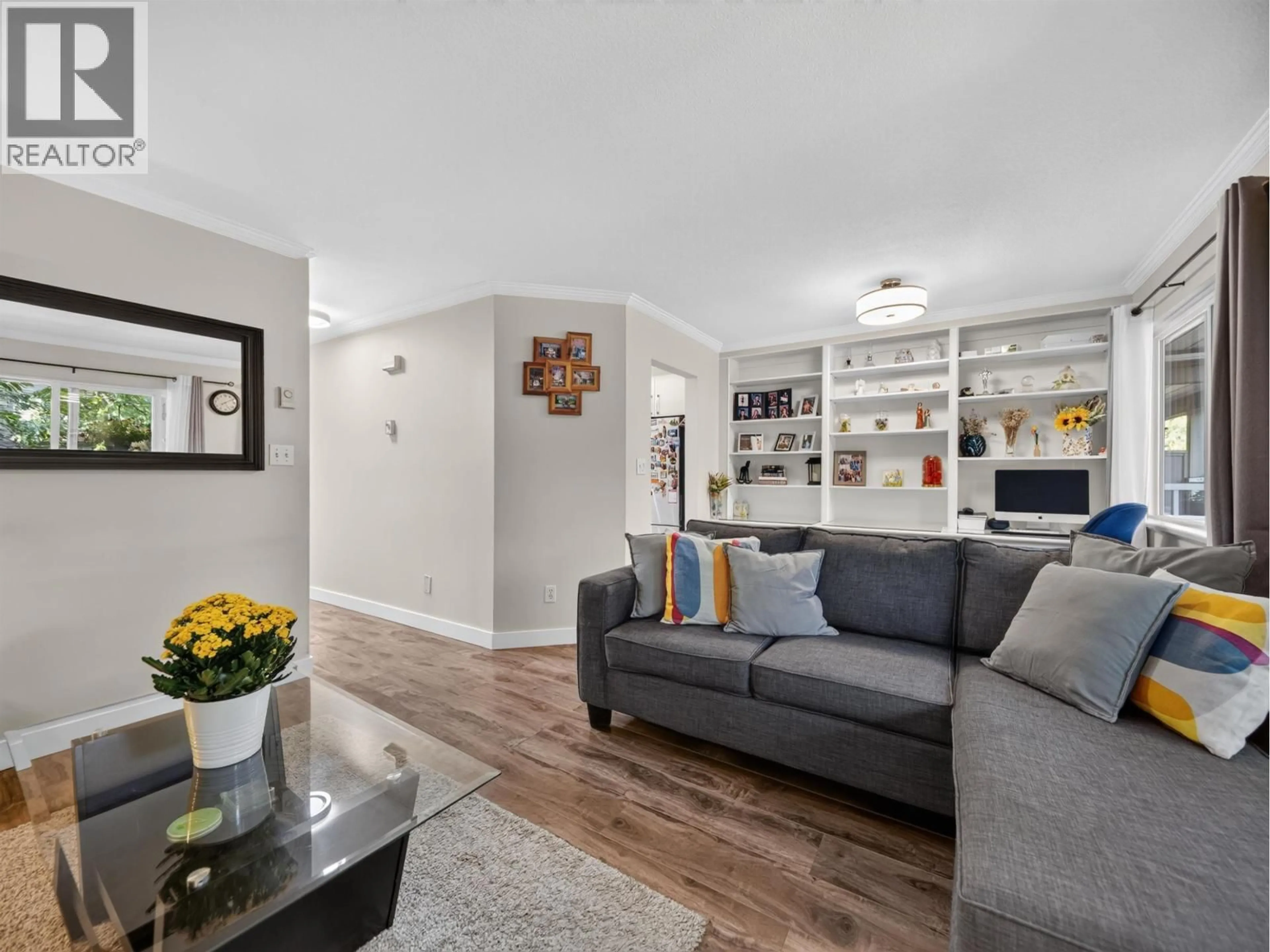 Living room with furniture, unknown for 7 - 828 16TH STREET, North Vancouver British Columbia V7P1R3