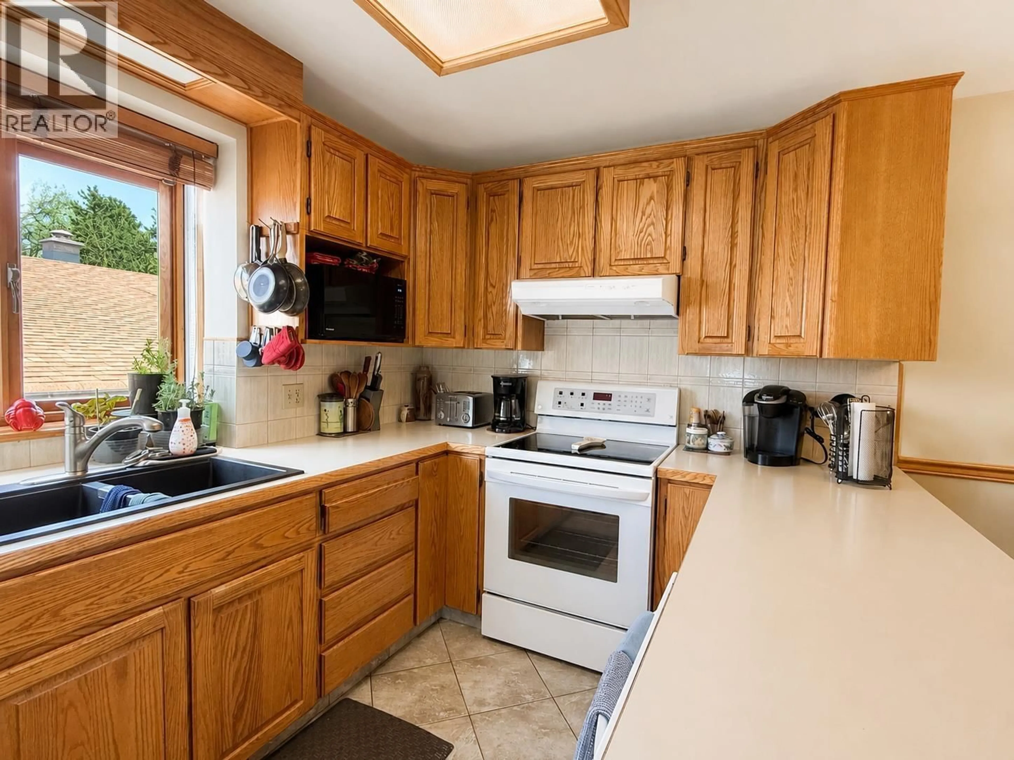 Standard kitchen, unknown for 785 IRWIN STREET, Prince George British Columbia V2M2X6