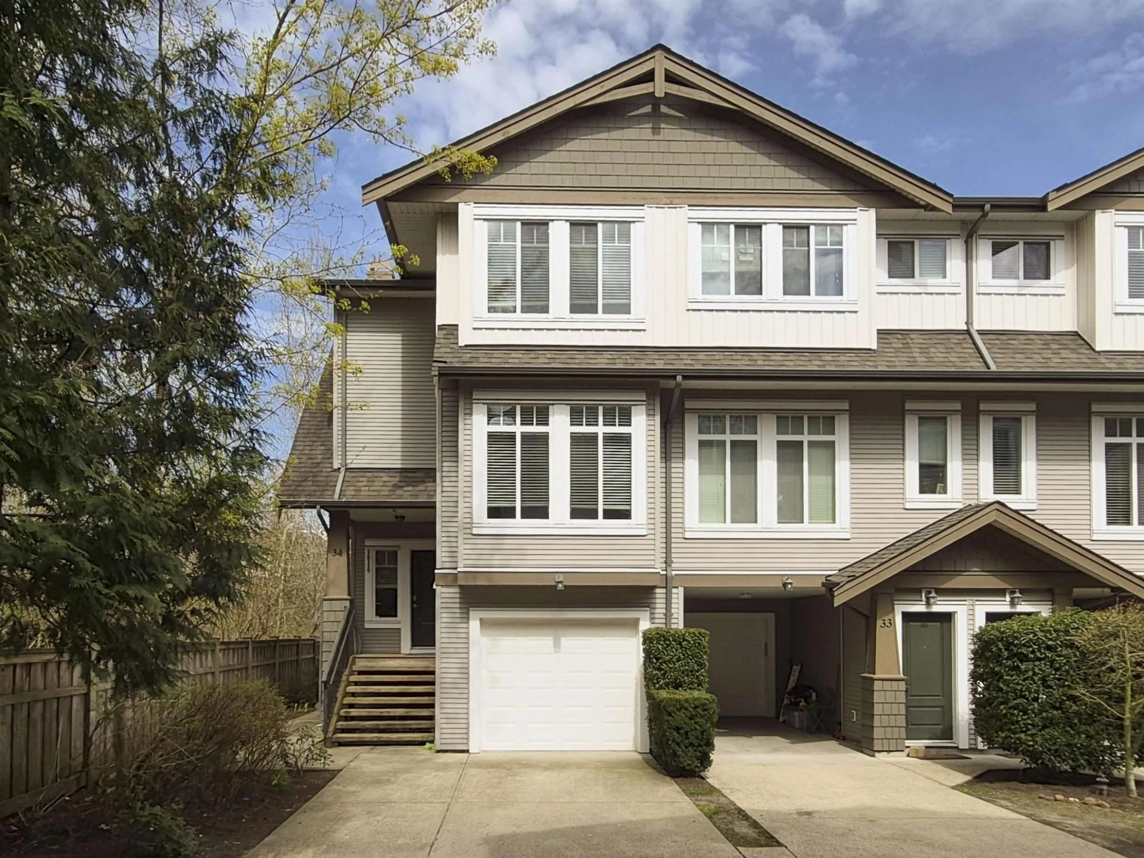 Home with vinyl exterior material, street for 34 - 8250 209B STREET, Langley British Columbia V2Y0J7