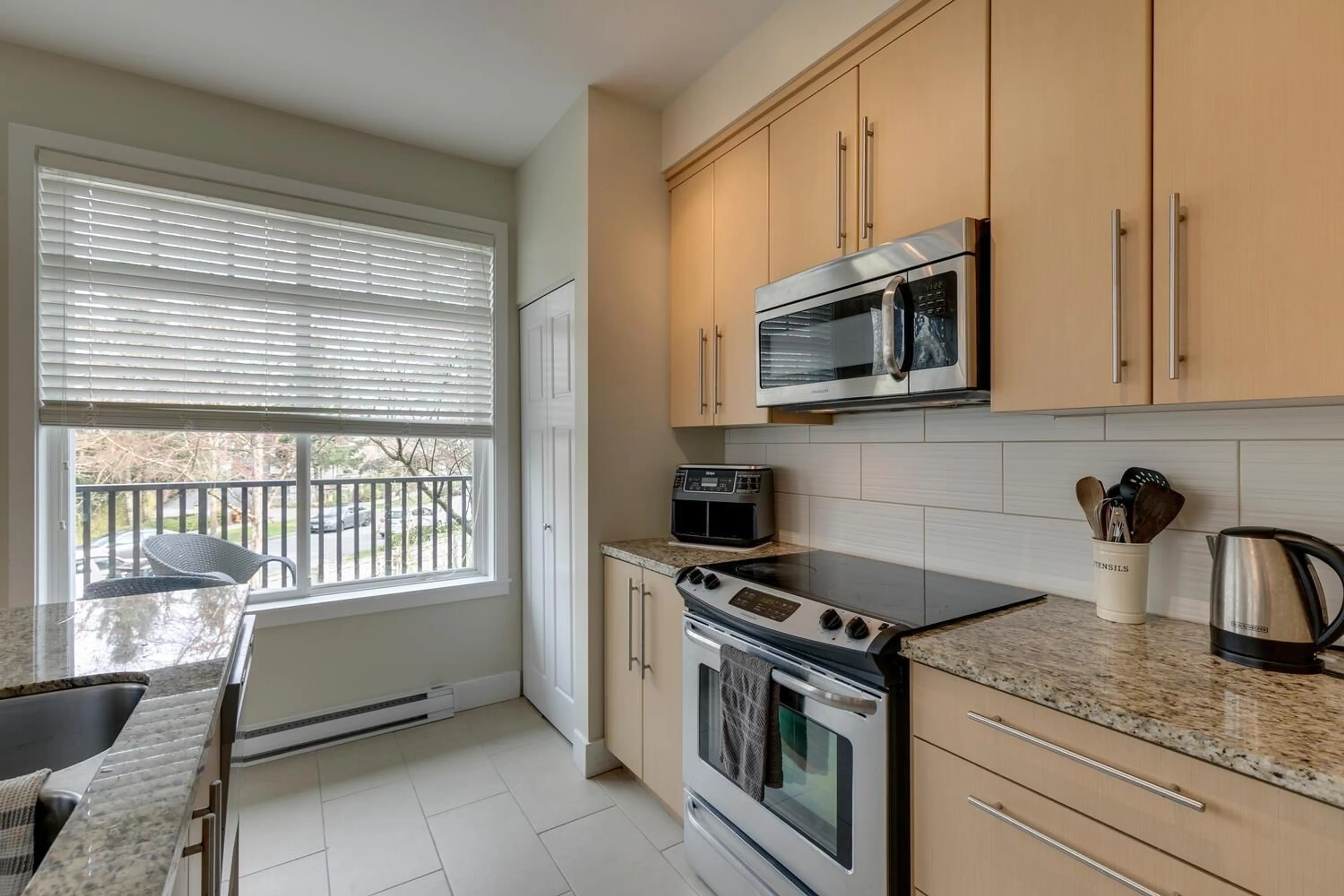 Standard kitchen, unknown for 34 - 8250 209B STREET, Langley British Columbia V2Y0J7
