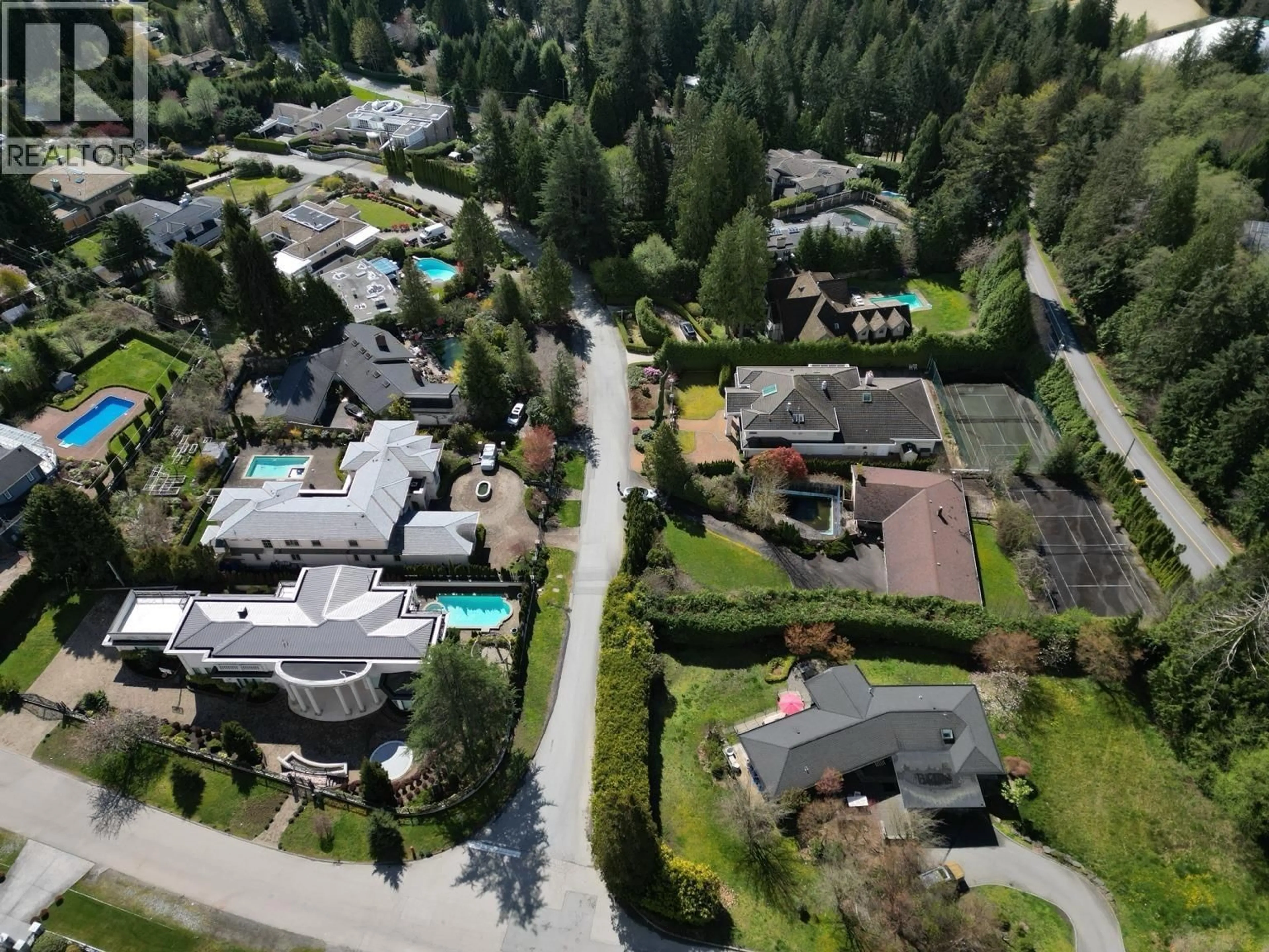 A pic from outside/outdoor area/front of a property/back of a property/a pic from drone, mountain view for 960 PYRFORD ROAD, West Vancouver British Columbia V7S2A1