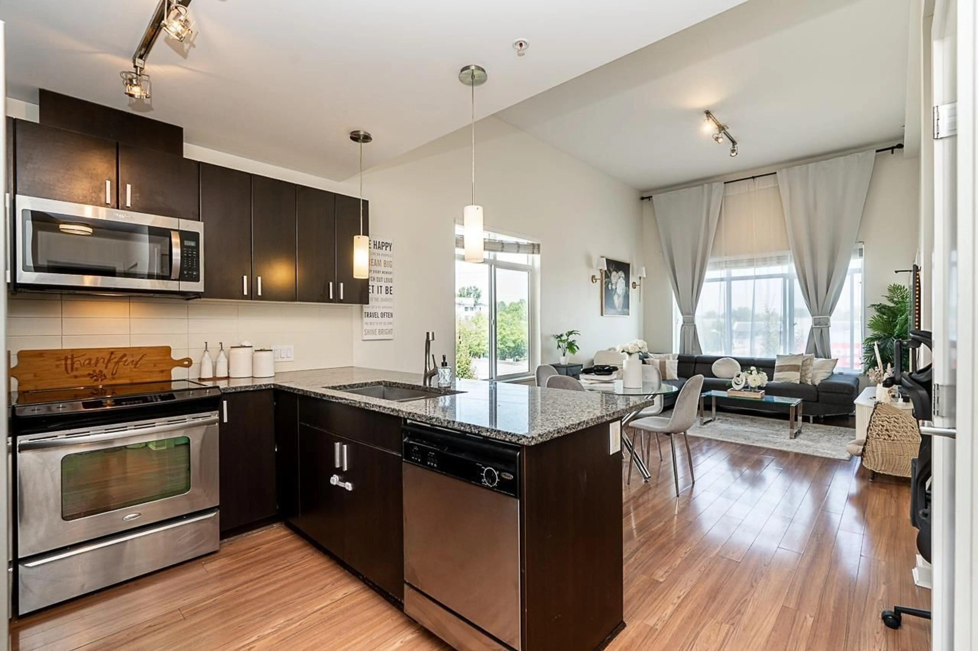 Open concept kitchen, unknown for 414 - 7511 120 STREET, Delta British Columbia V4C0C1