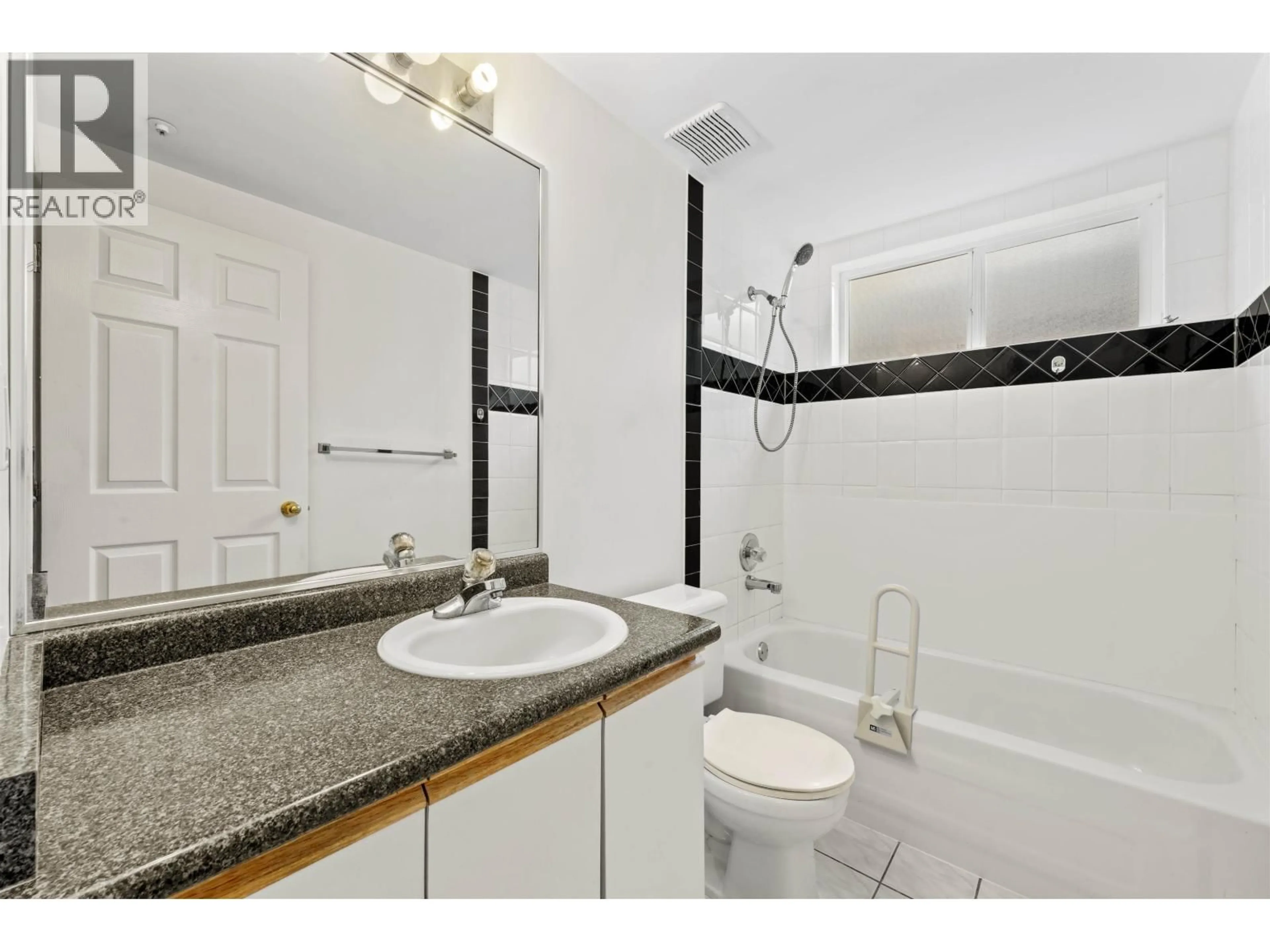 Standard bathroom, ceramic/tile floor for 5908 DUMFRIES STREET, Vancouver British Columbia V5P3A9