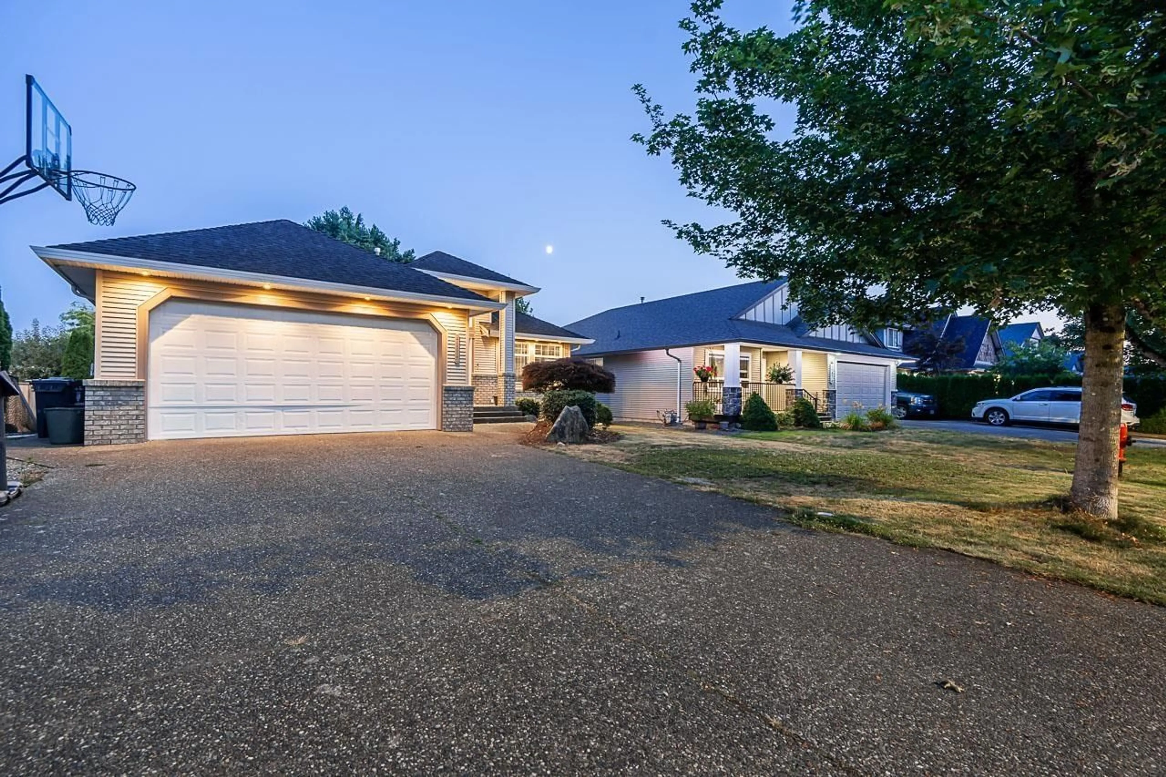 A pic from outside/outdoor area/front of a property/back of a property/a pic from drone, street for 26880 25A AVENUE, Langley British Columbia V4W4A2