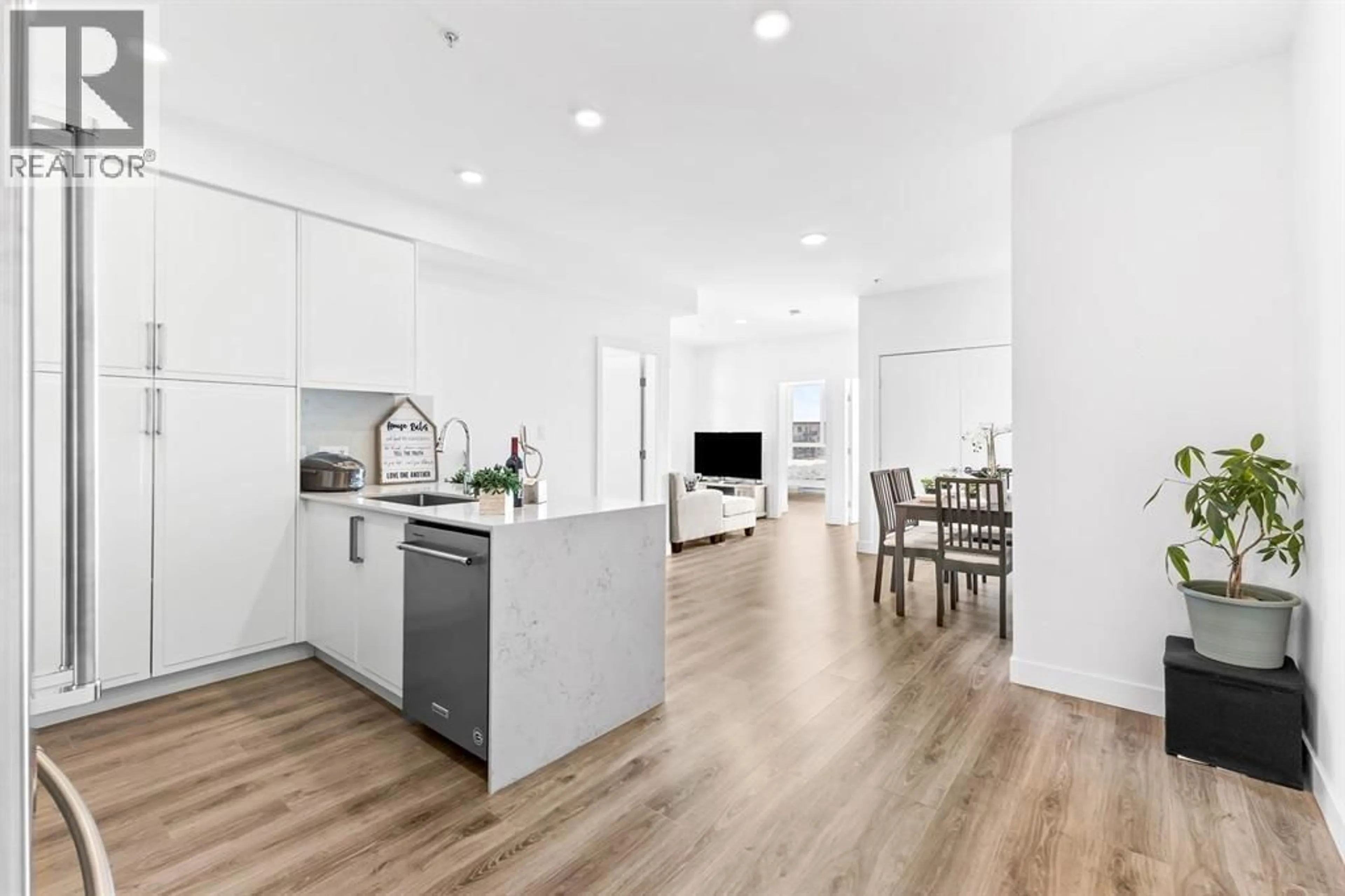 Open concept kitchen, unknown for 505 - 700 CLARKE ROAD, Coquitlam British Columbia V3J0K5