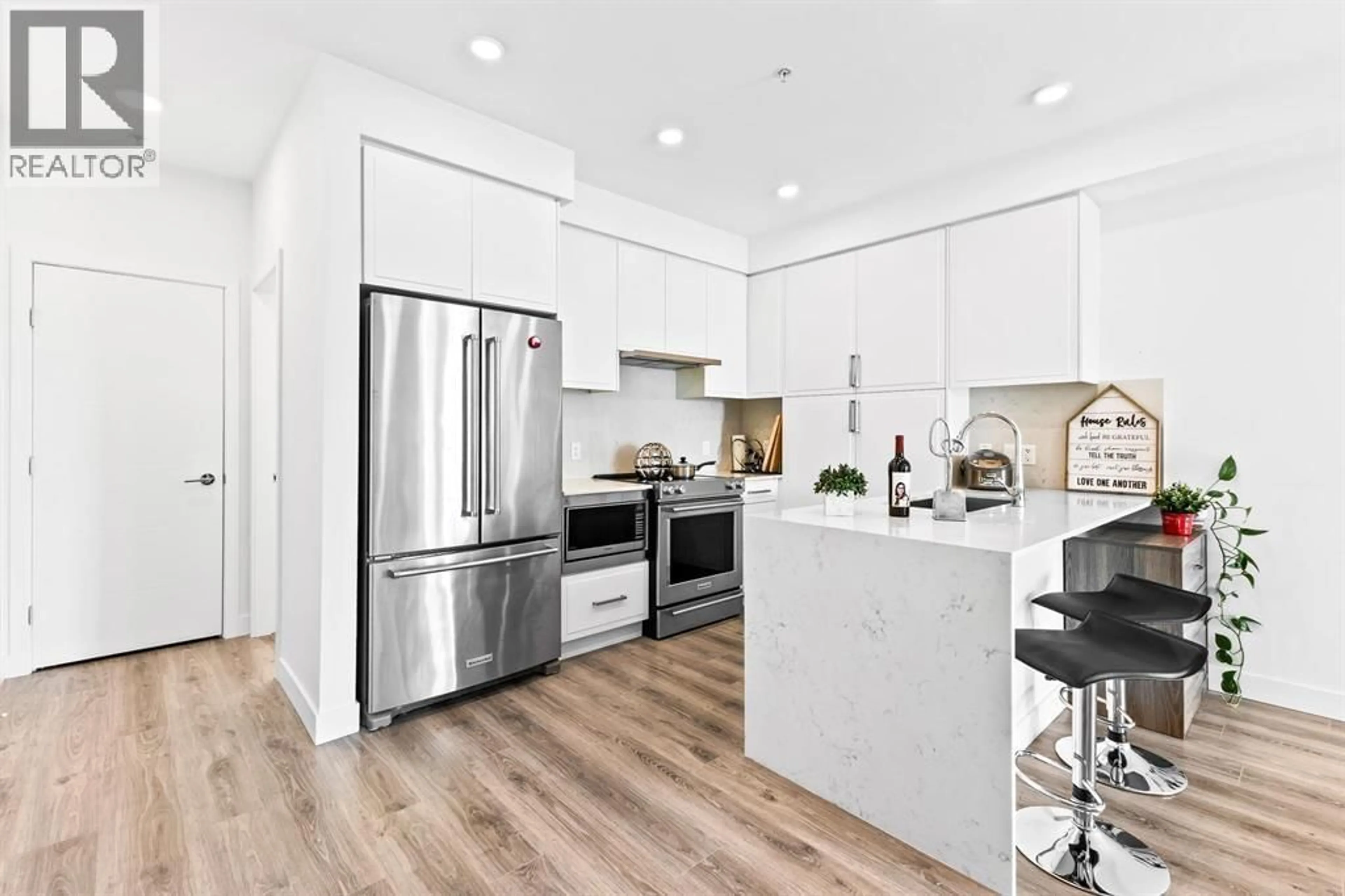 Open concept kitchen, unknown for 505 - 700 CLARKE ROAD, Coquitlam British Columbia V3J0K5