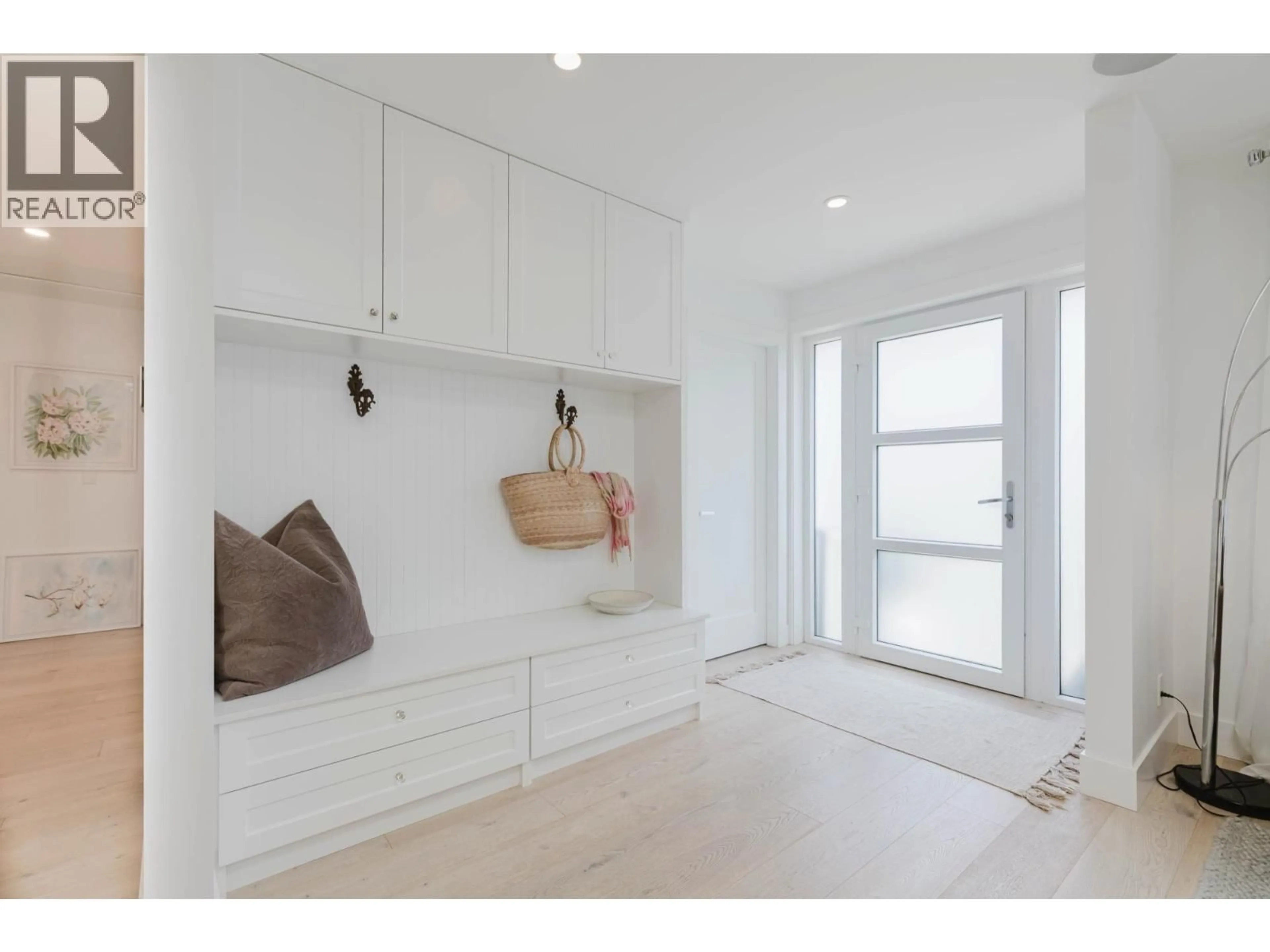 Indoor entryway for 177 67 STREET, Delta British Columbia V4L1M2