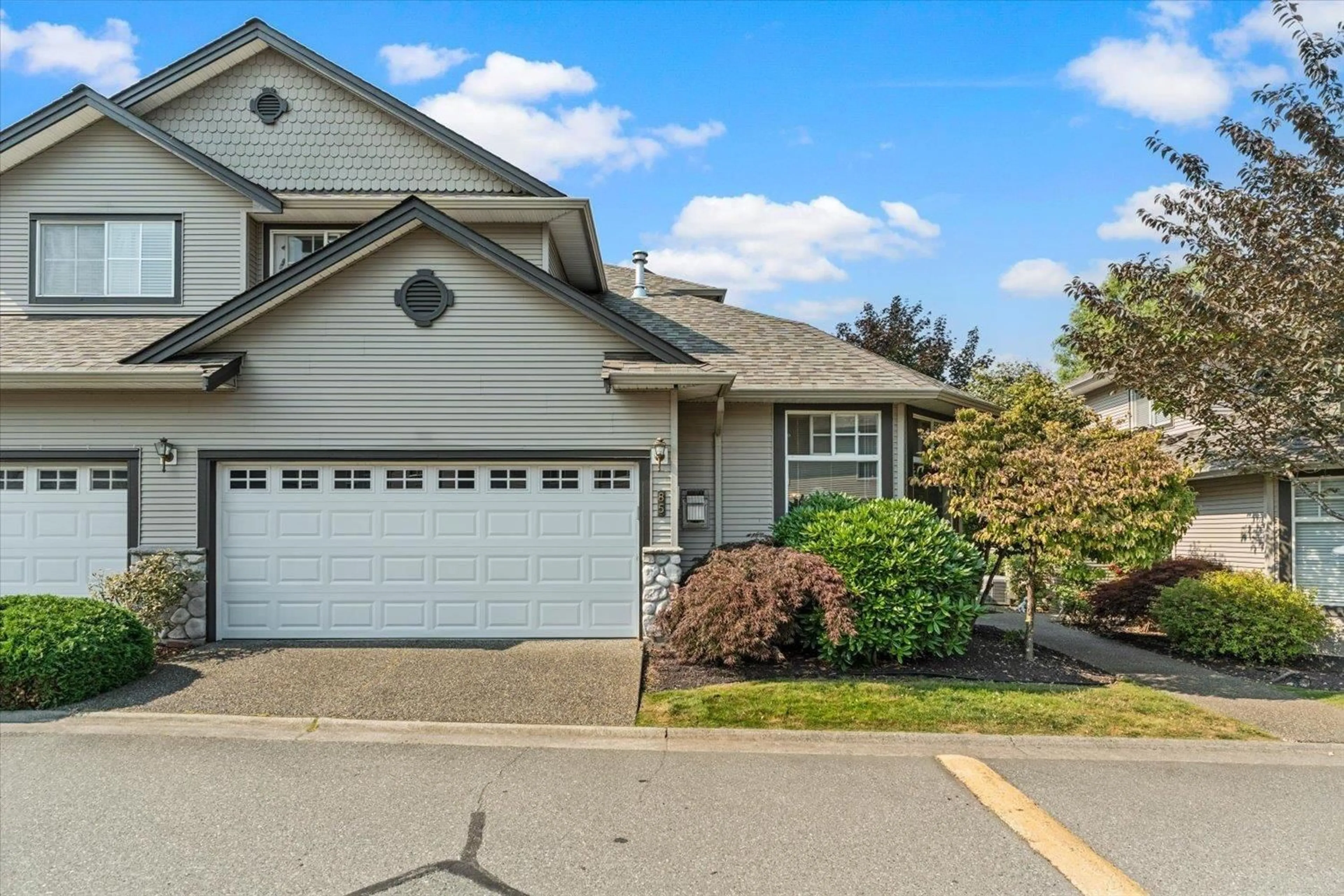 Home with vinyl exterior material, street for 85 - 46360 VALLEYVIEW ROAD, Chilliwack British Columbia V2R5L7