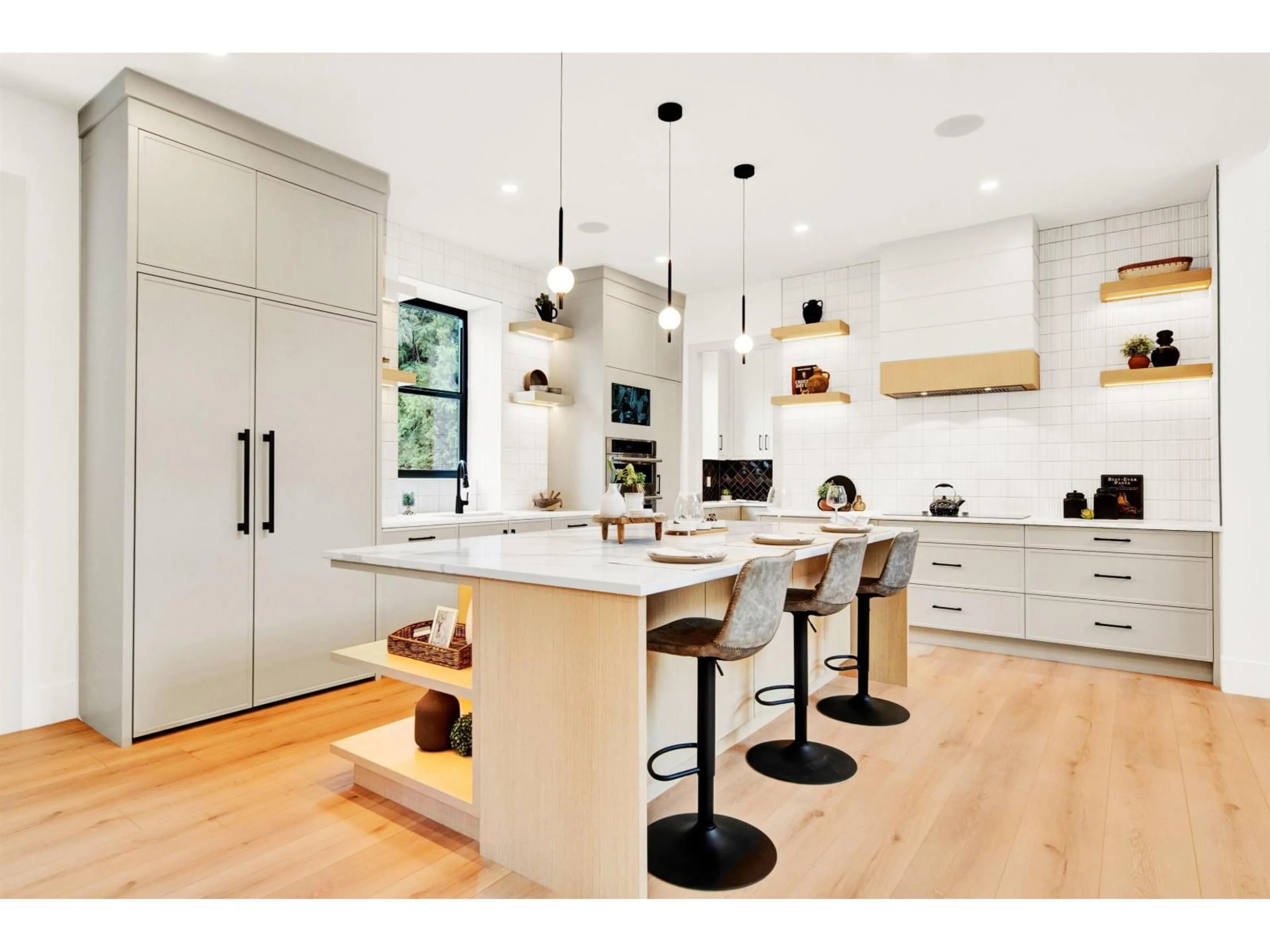 Contemporary kitchen, wood/laminate floor for 20141 GRADE CRESCENT, Langley British Columbia V3A4J5