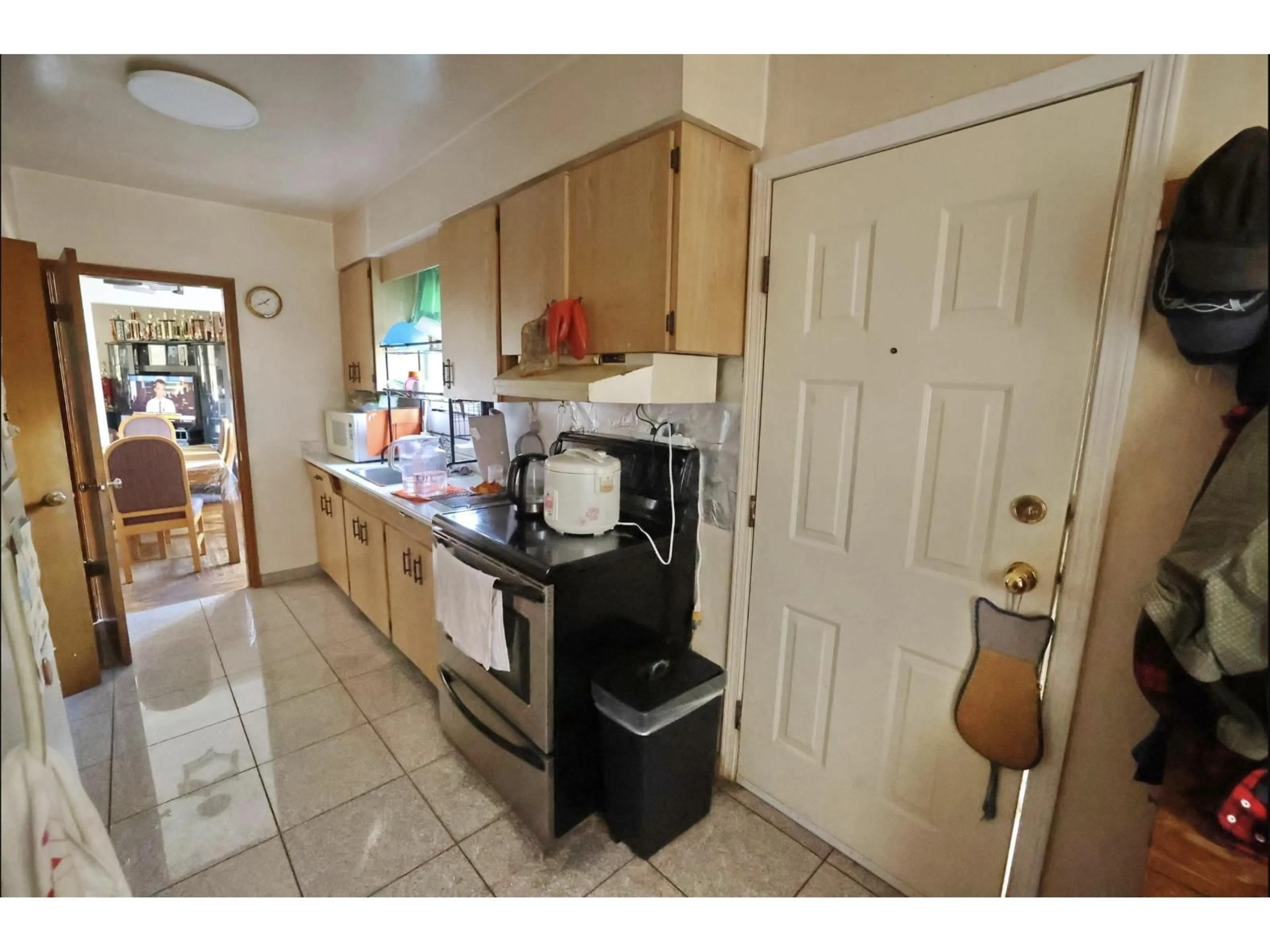 Standard kitchen, unknown for 8824 RUSSELL DRIVE, Delta British Columbia V4C4P7