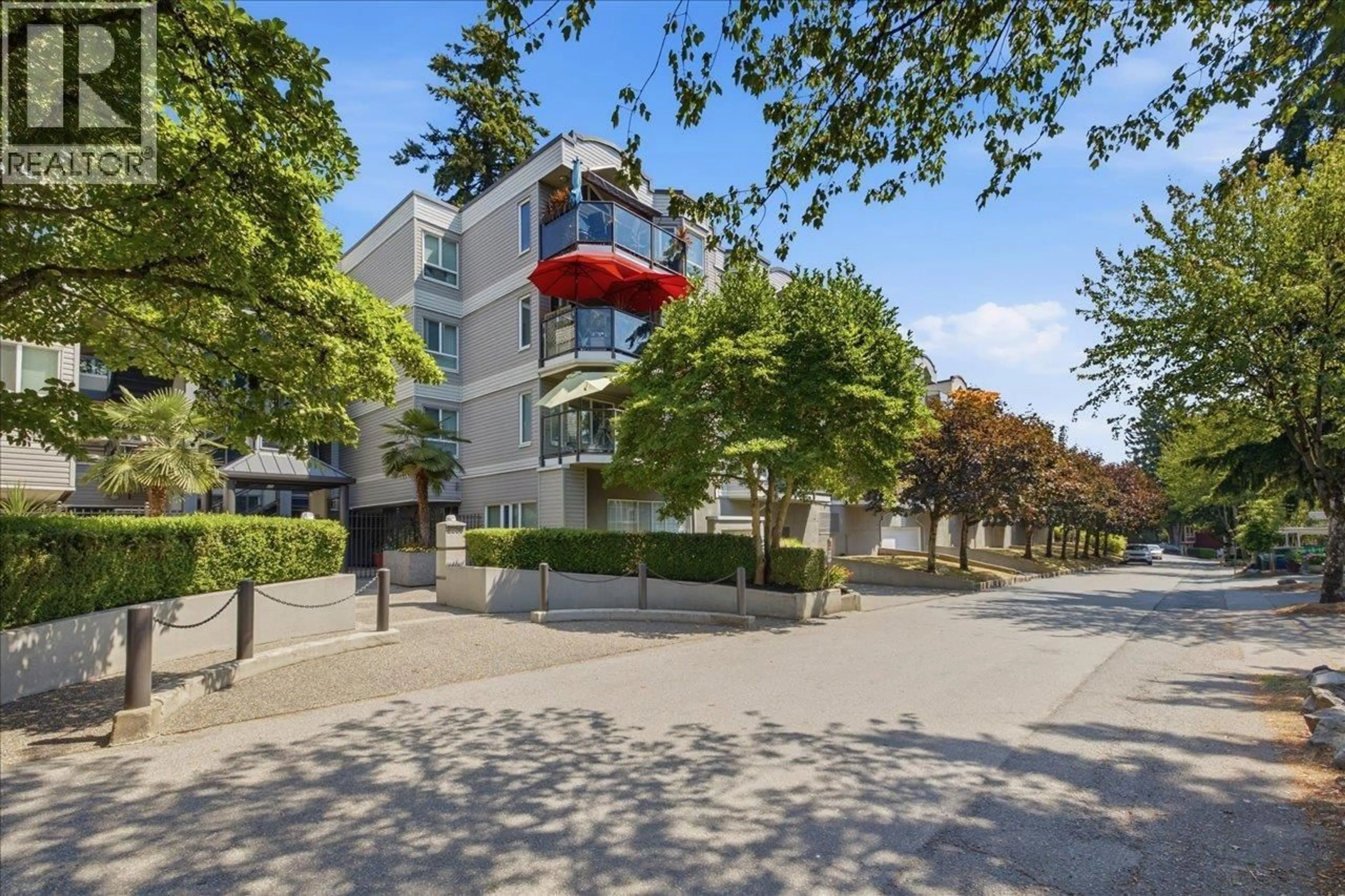 Patio, street for 303 - 2250 MARINE DRIVE, Vancouver British Columbia V5P2S2