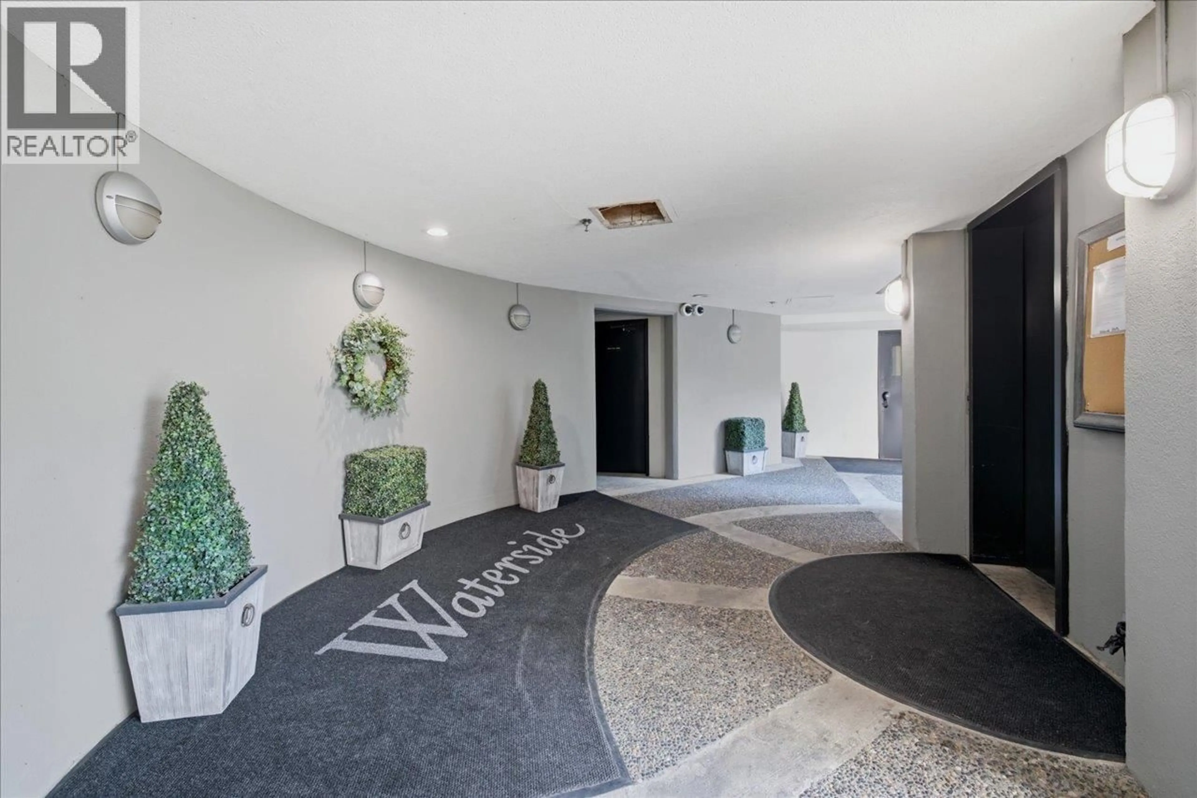 Indoor foyer for 303 - 2250 MARINE DRIVE, Vancouver British Columbia V5P2S2