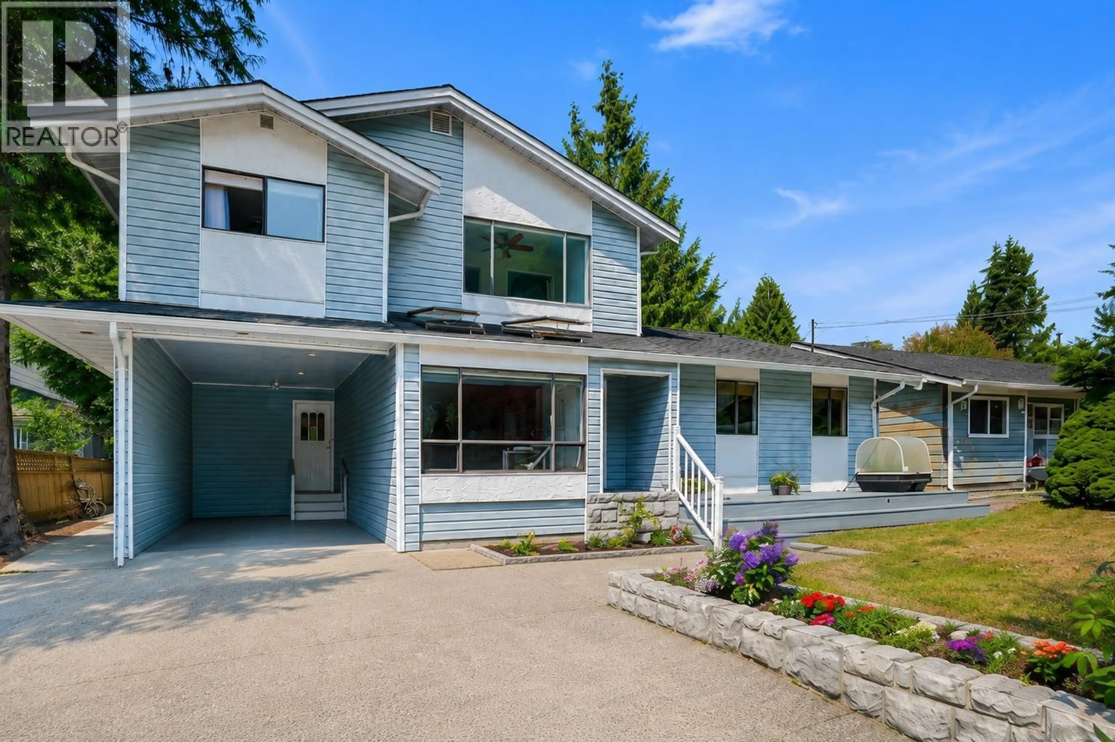 Home with vinyl exterior material, street for 38089 GUILFORD DRIVE, Squamish British Columbia V8B0X5