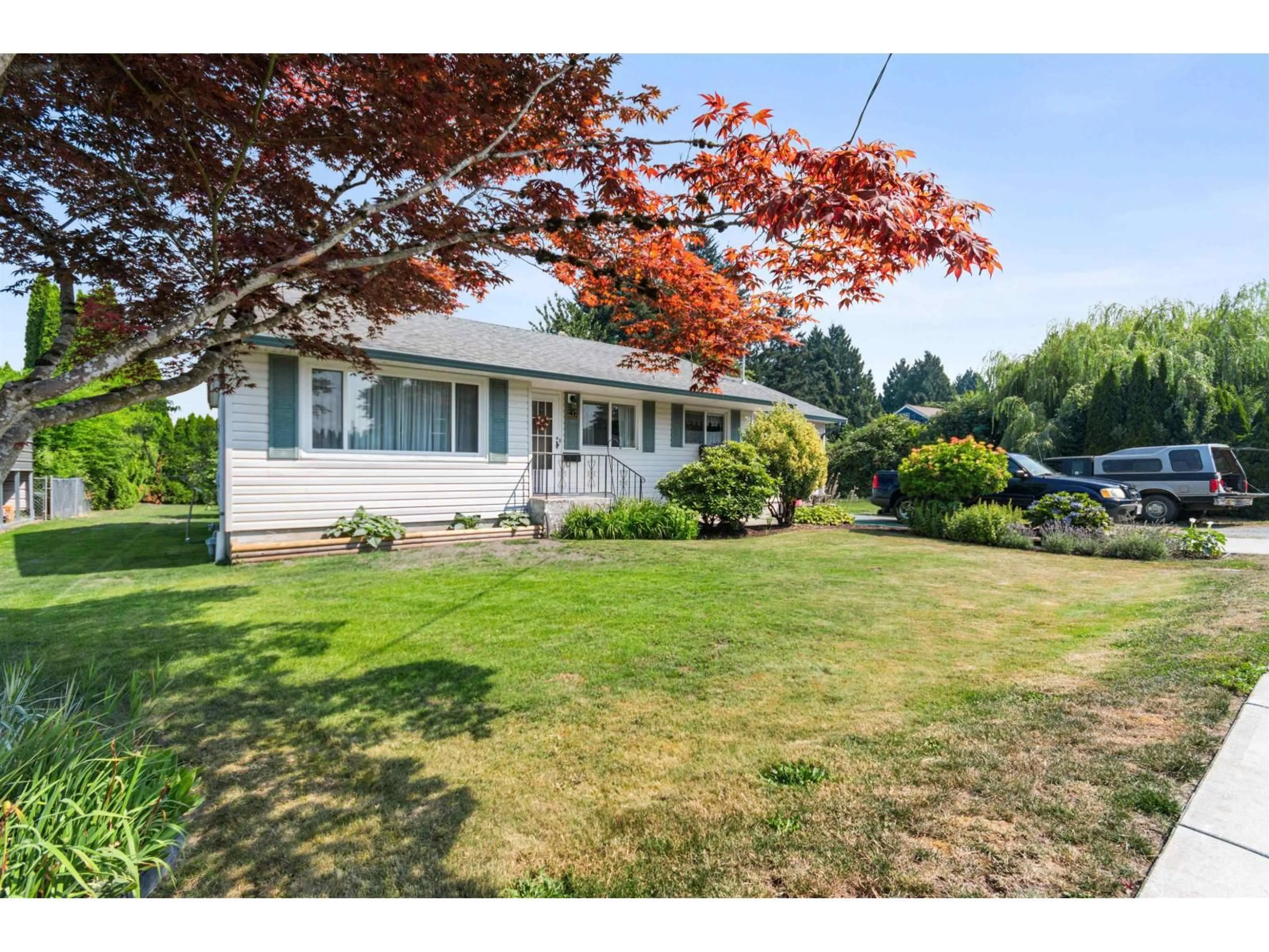 Home with vinyl exterior material, street for 46439 STRATHCONA ROAD, Chilliwack British Columbia V2P3T1