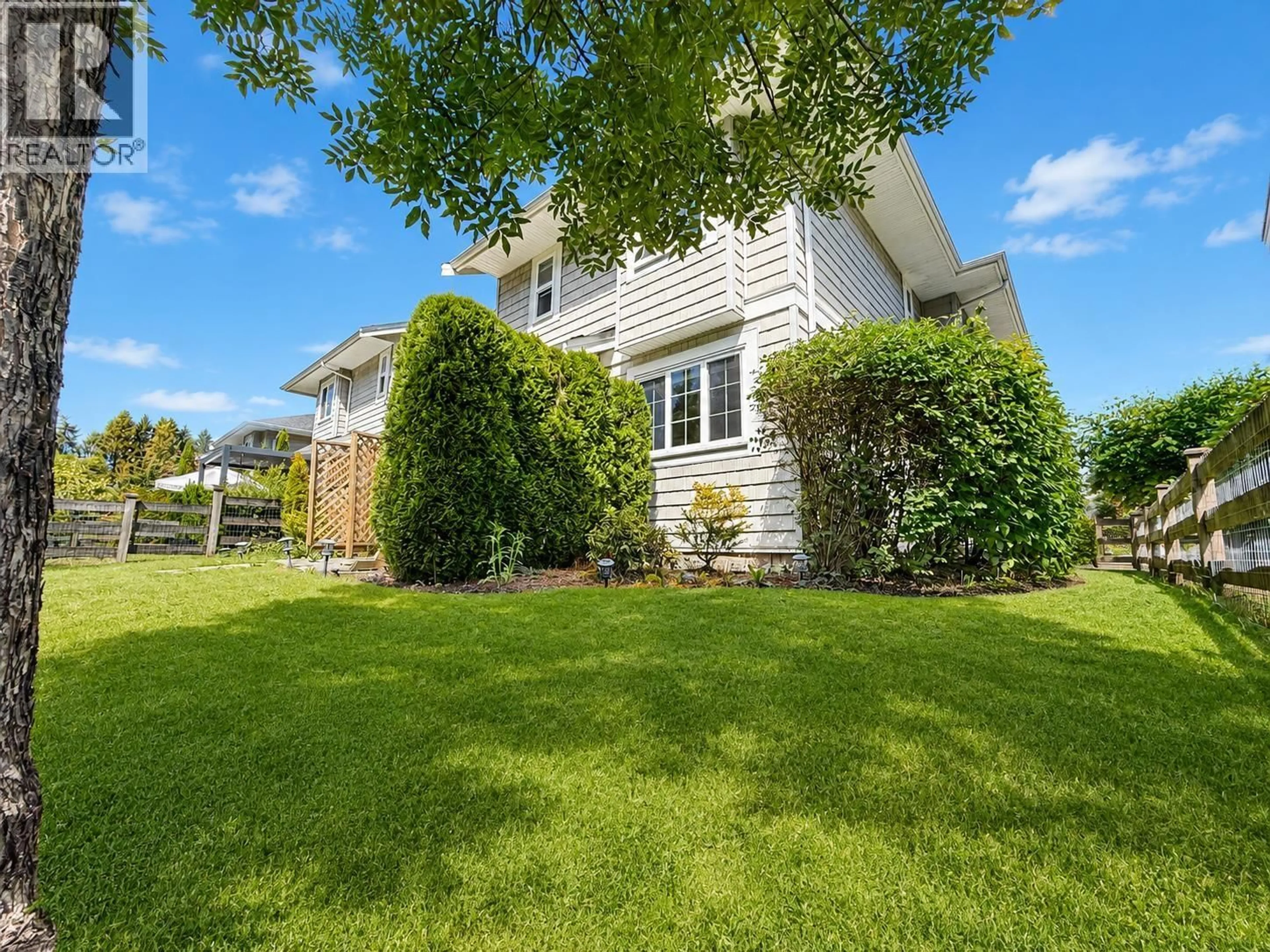 A pic from outside/outdoor area/front of a property/back of a property/a pic from drone, street for 62 - 12161 237 STREET, Maple Ridge British Columbia V4R0E7
