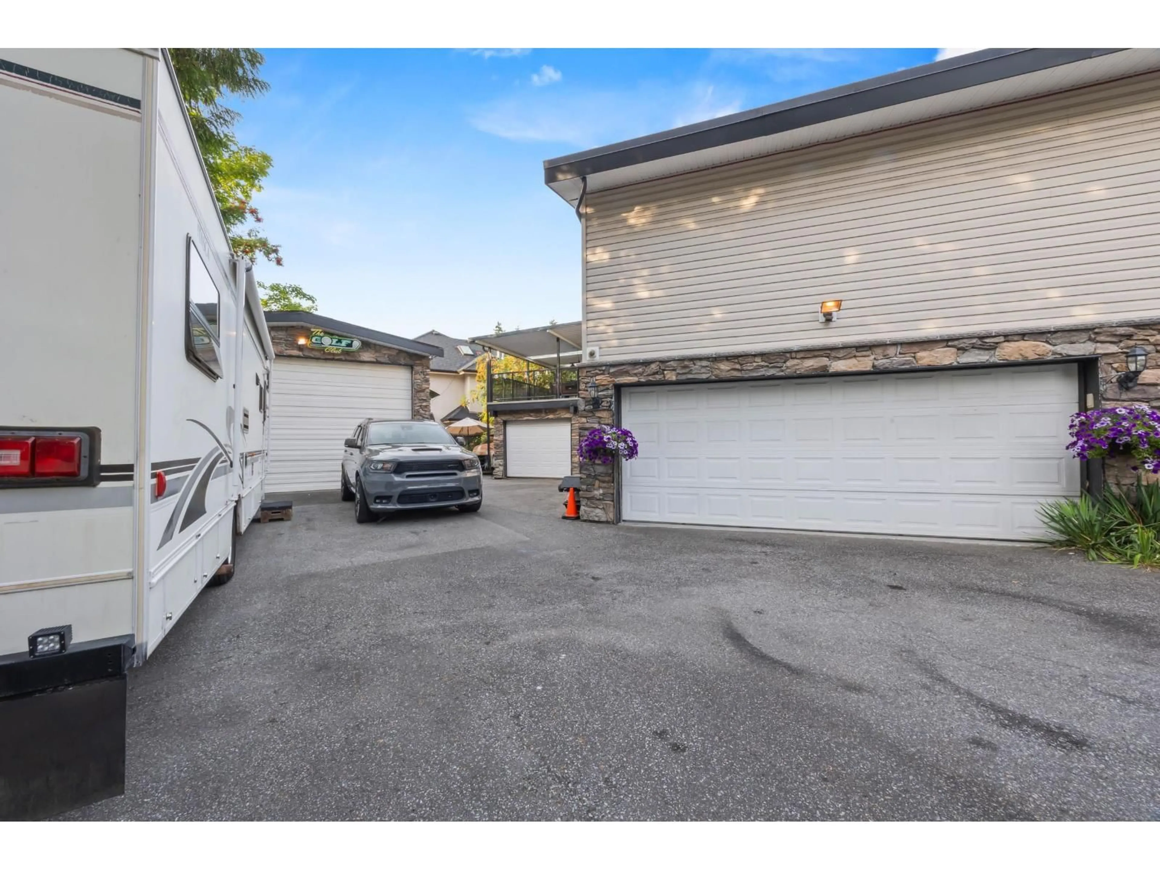 Indoor garage for 15797 92 AVENUE, Surrey British Columbia V4N3C3