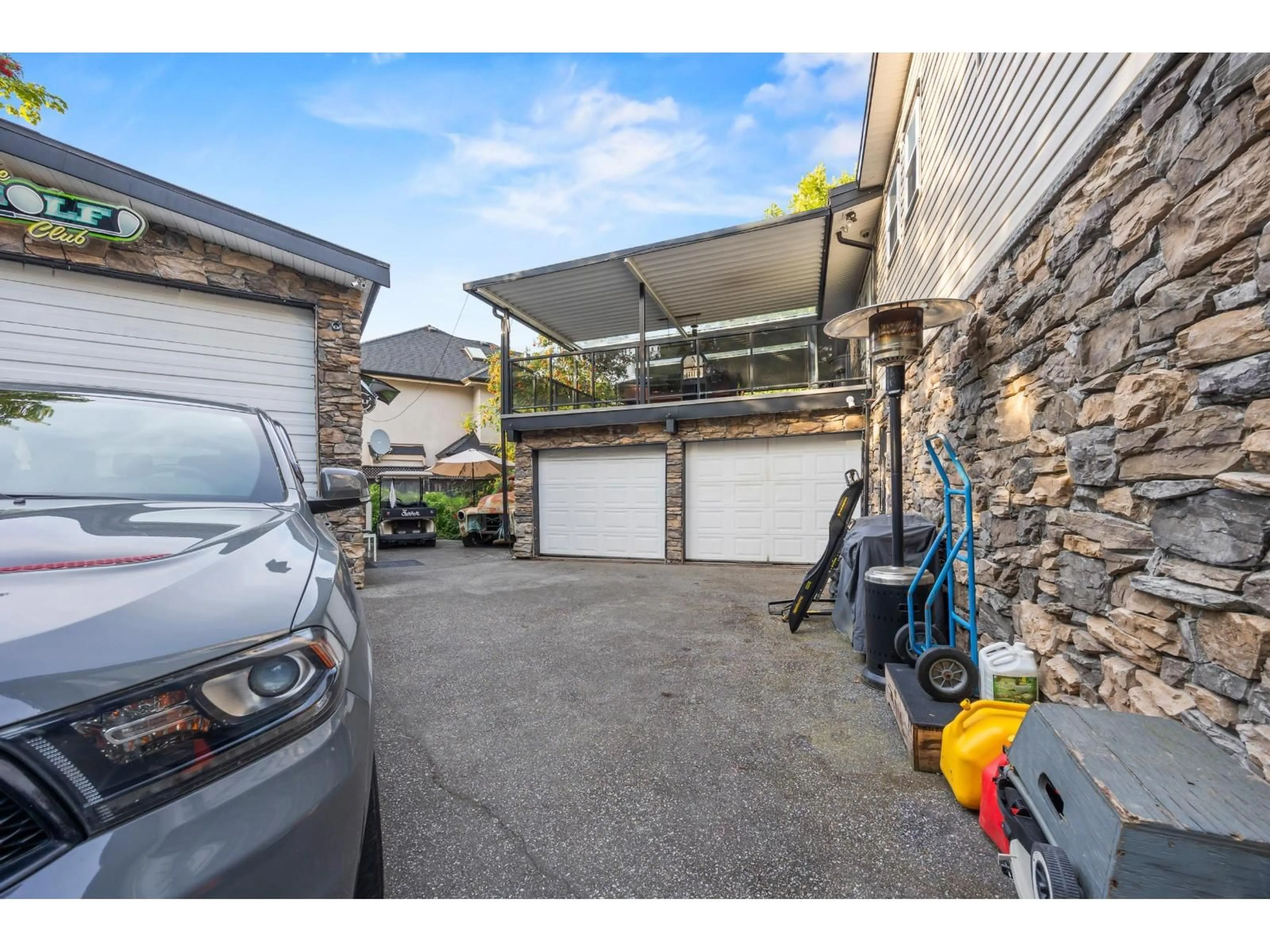 Indoor garage for 15797 92 AVENUE, Surrey British Columbia V4N3C3