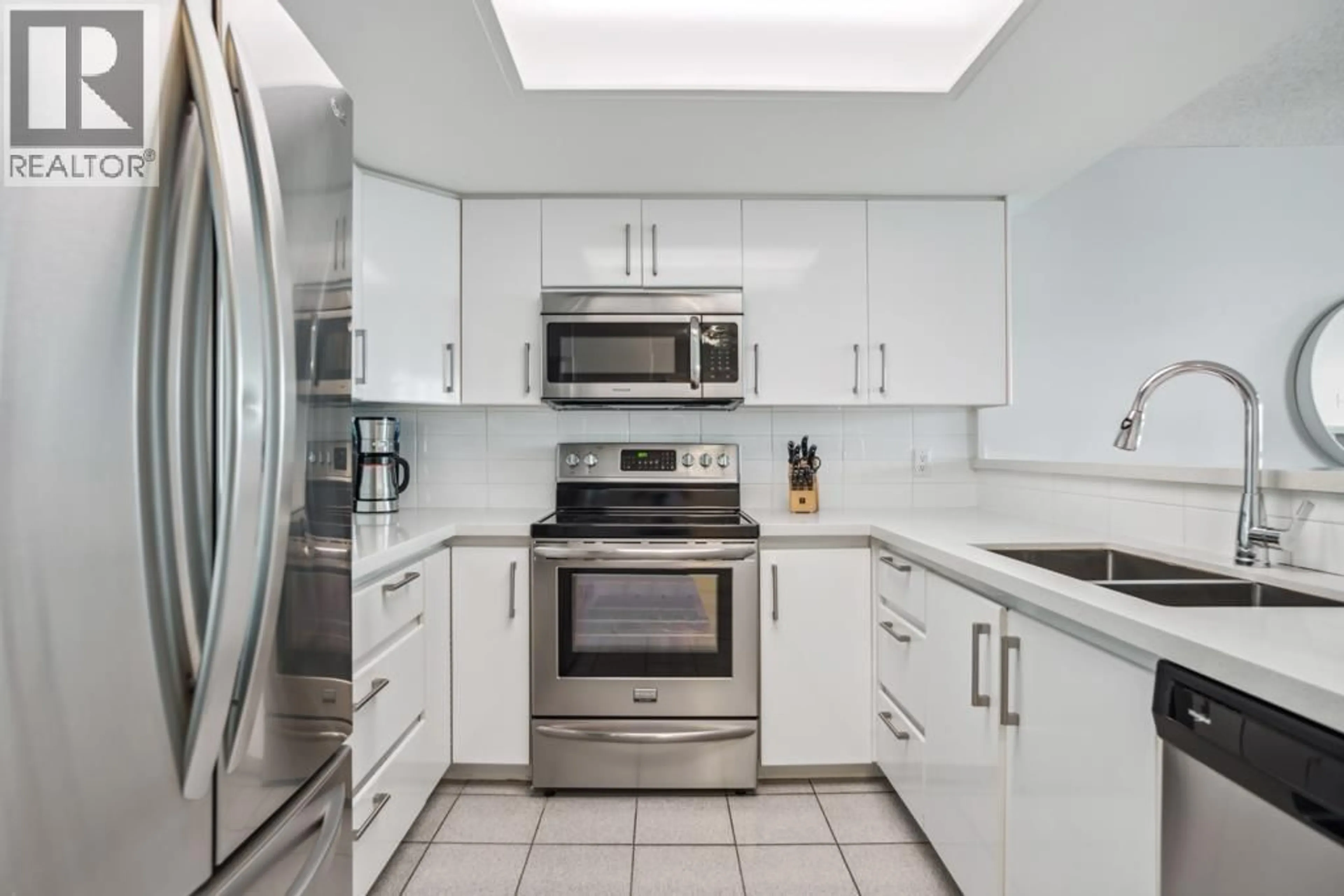 Standard kitchen, ceramic/tile floor for 1303 - 1128 QUEBEC STREET, Vancouver British Columbia V6A4E1