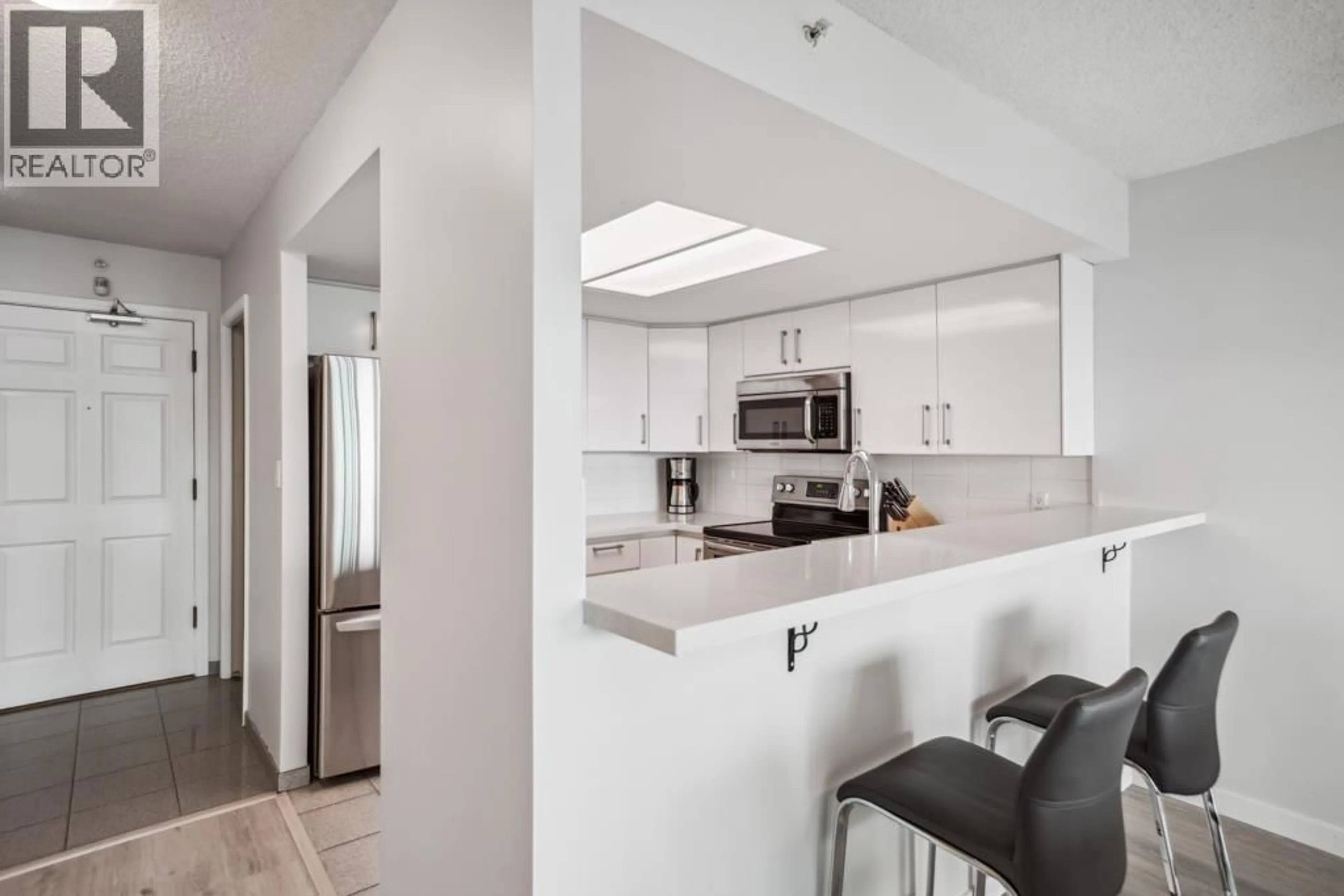 Standard kitchen, ceramic/tile floor for 1303 - 1128 QUEBEC STREET, Vancouver British Columbia V6A4E1