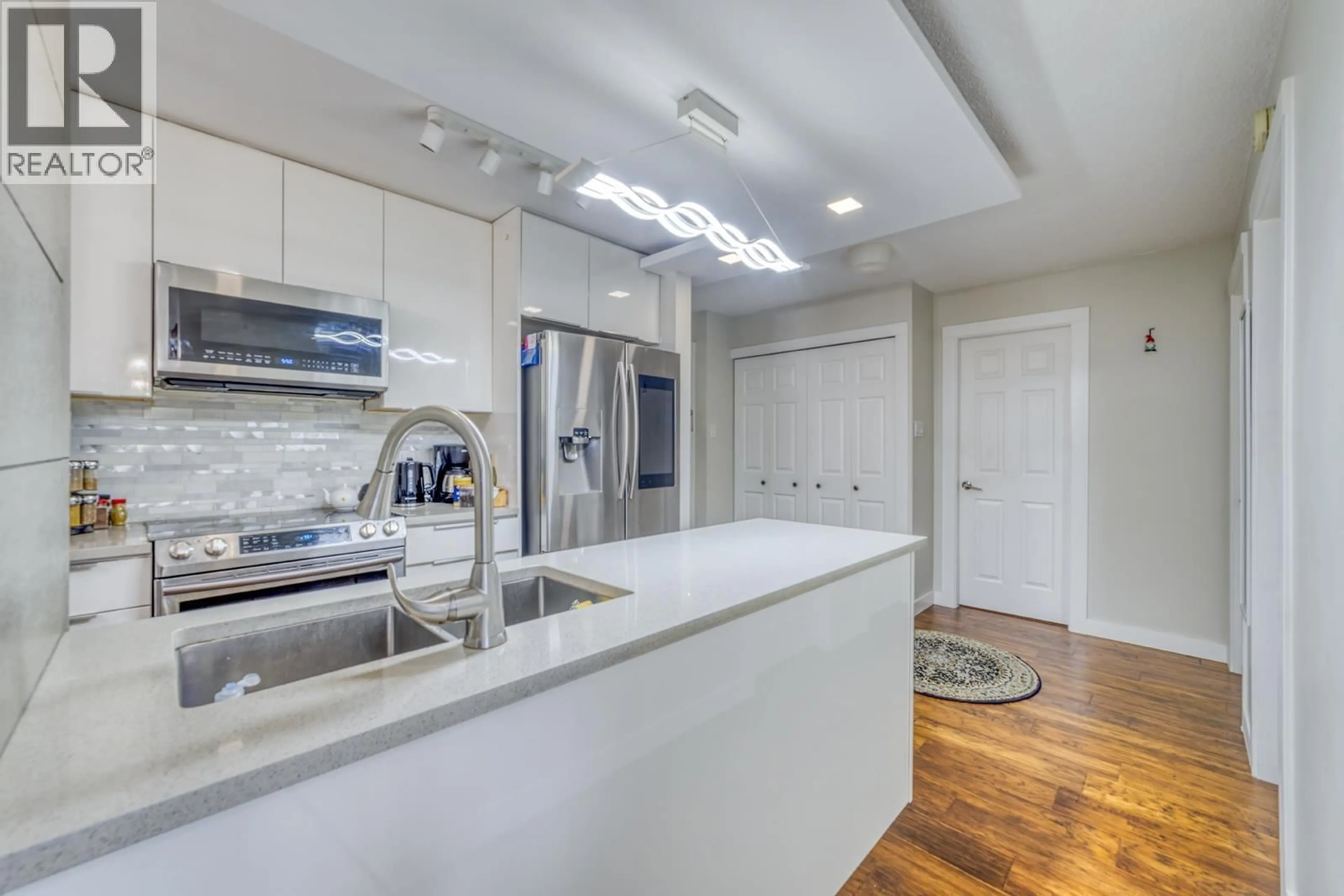 Open concept kitchen, ceramic/tile floor for 1205 - 2004 FULLERTON AVENUE, North Vancouver British Columbia V7P3G8