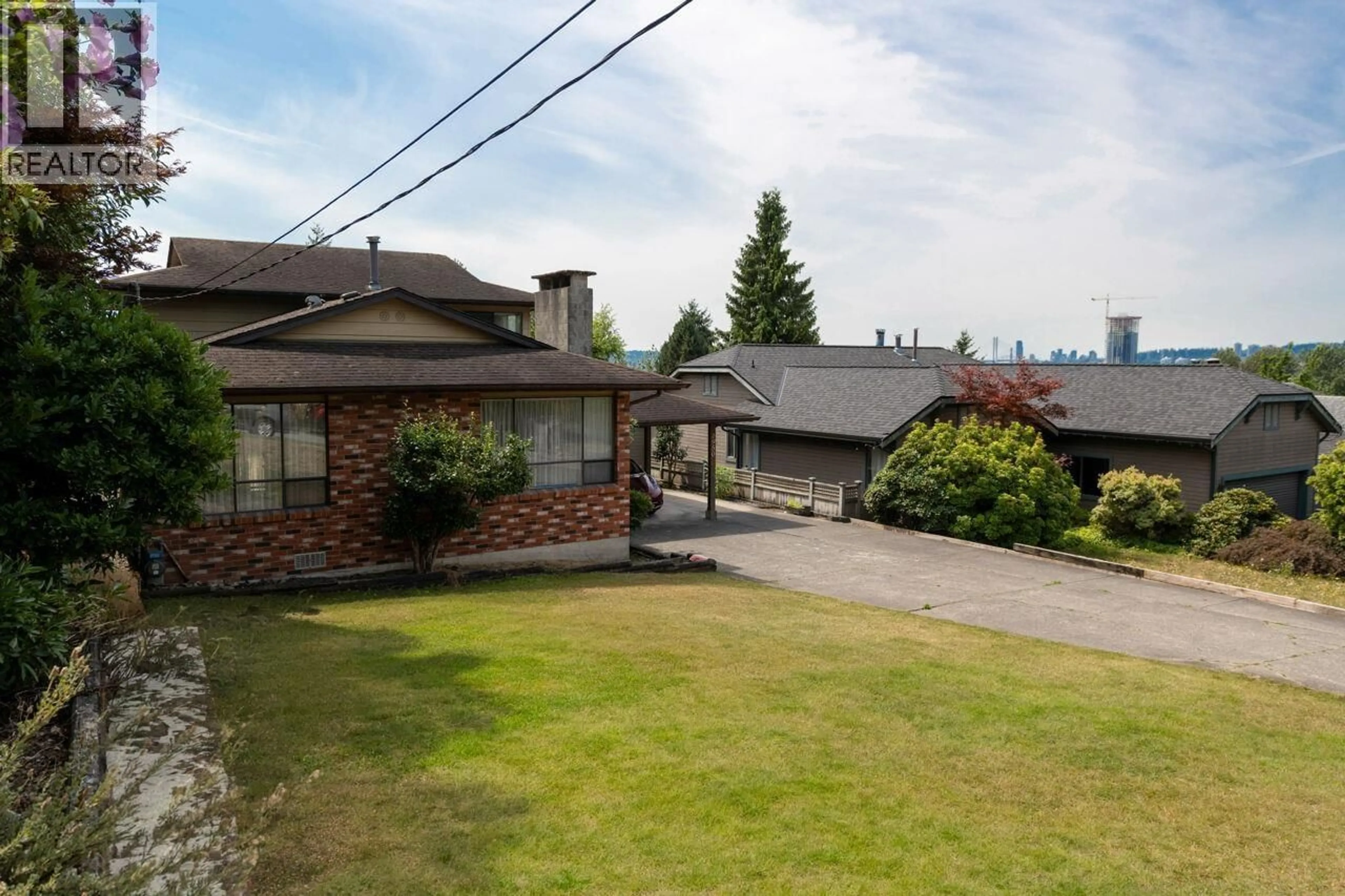 A pic from outside/outdoor area/front of a property/back of a property/a pic from drone, mountain view for 1950 WILTSHIRE AVENUE, Coquitlam British Columbia V3K5Z8