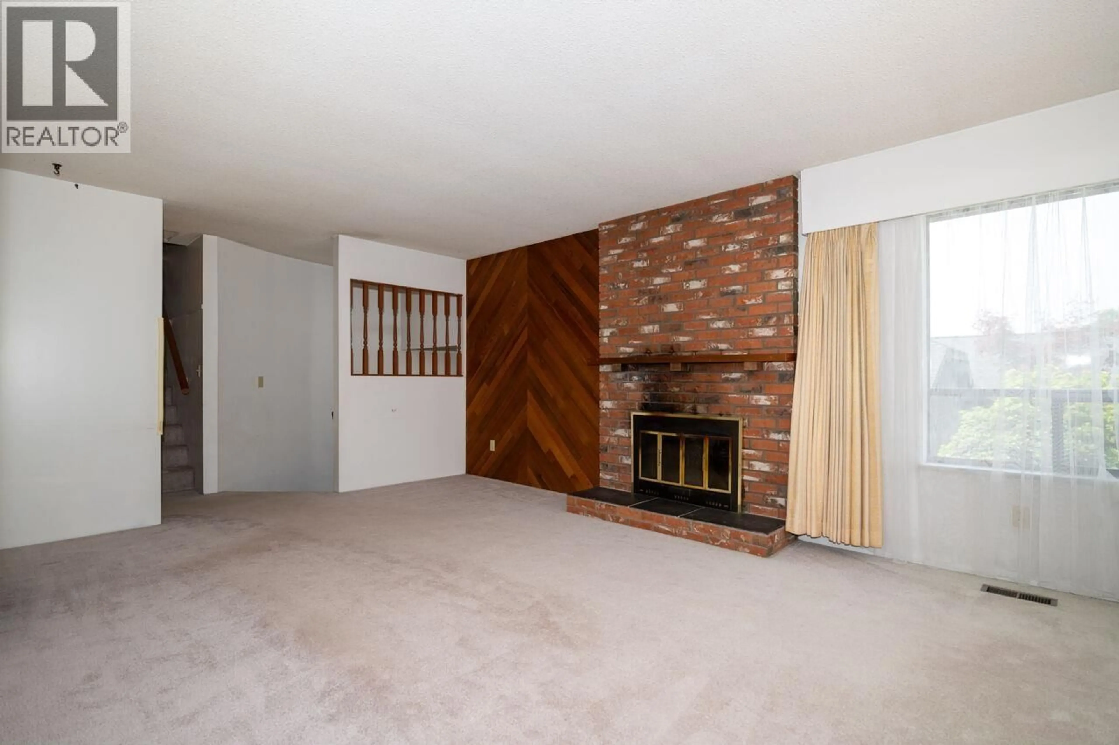 Living room with furniture, unknown for 1950 WILTSHIRE AVENUE, Coquitlam British Columbia V3K5Z8