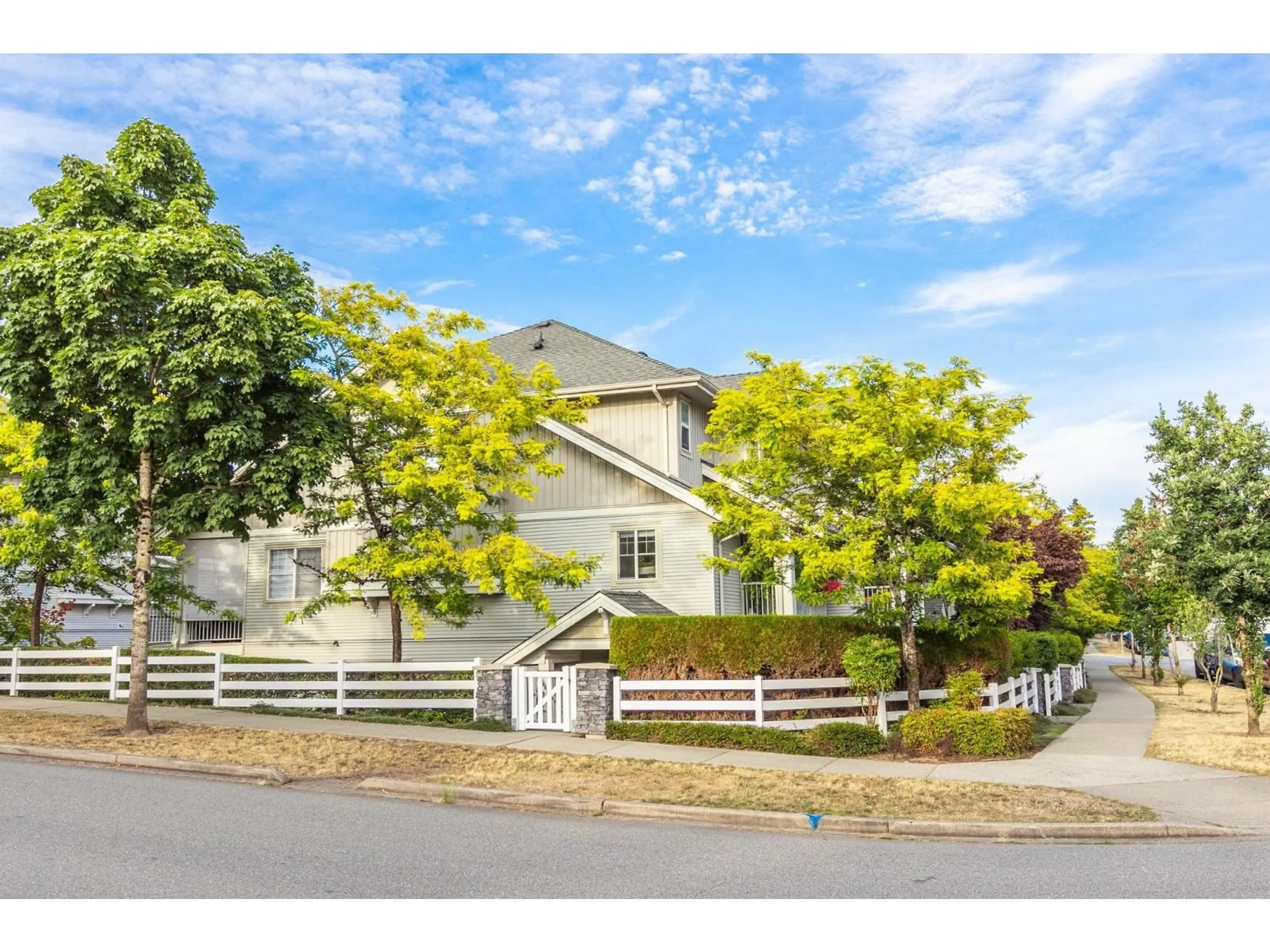 Unknown for 42 - 6568 193B STREET, Surrey British Columbia V4N5S2