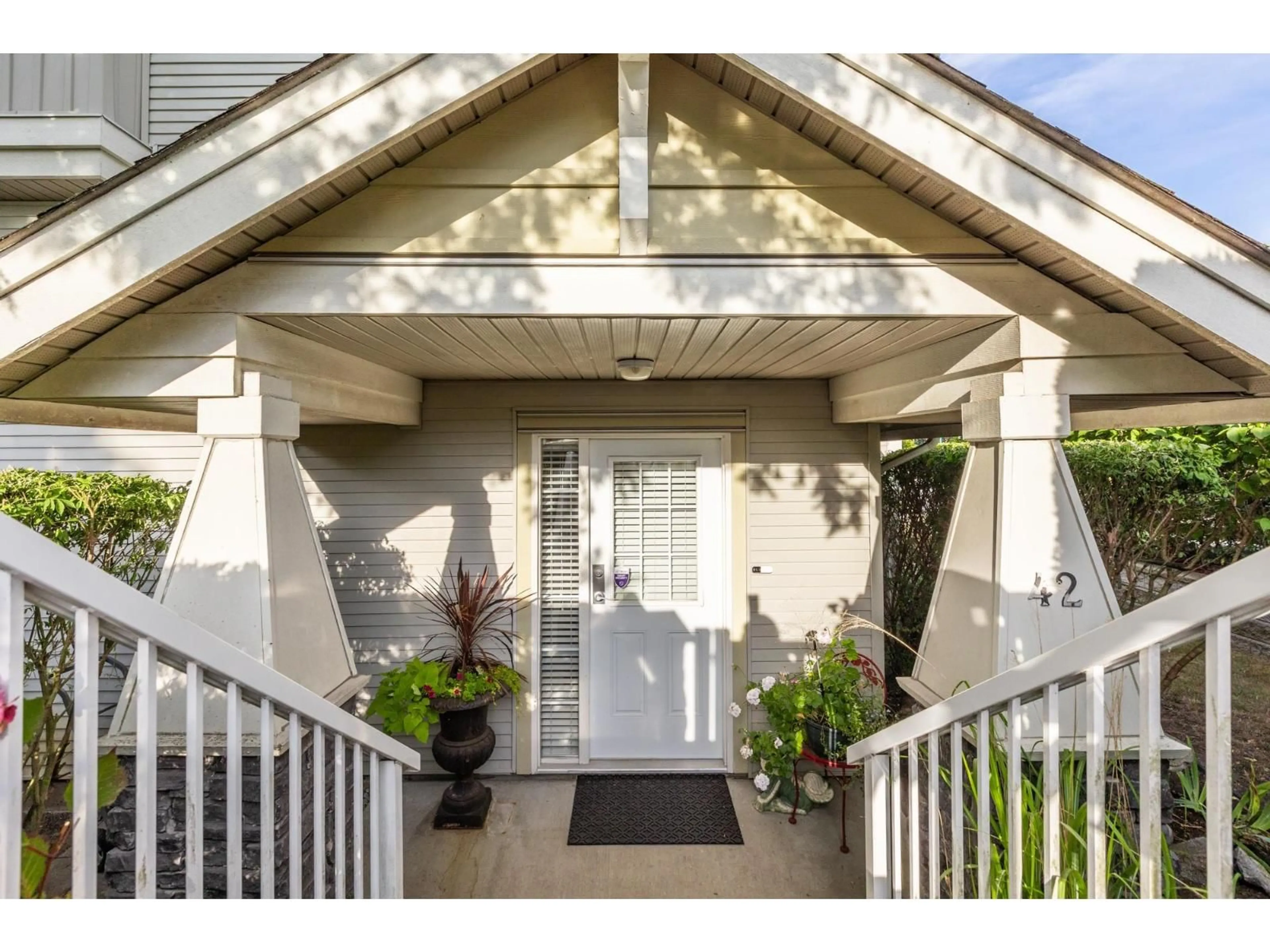 Indoor entryway for 42 - 6568 193B STREET, Surrey British Columbia V4N5S2