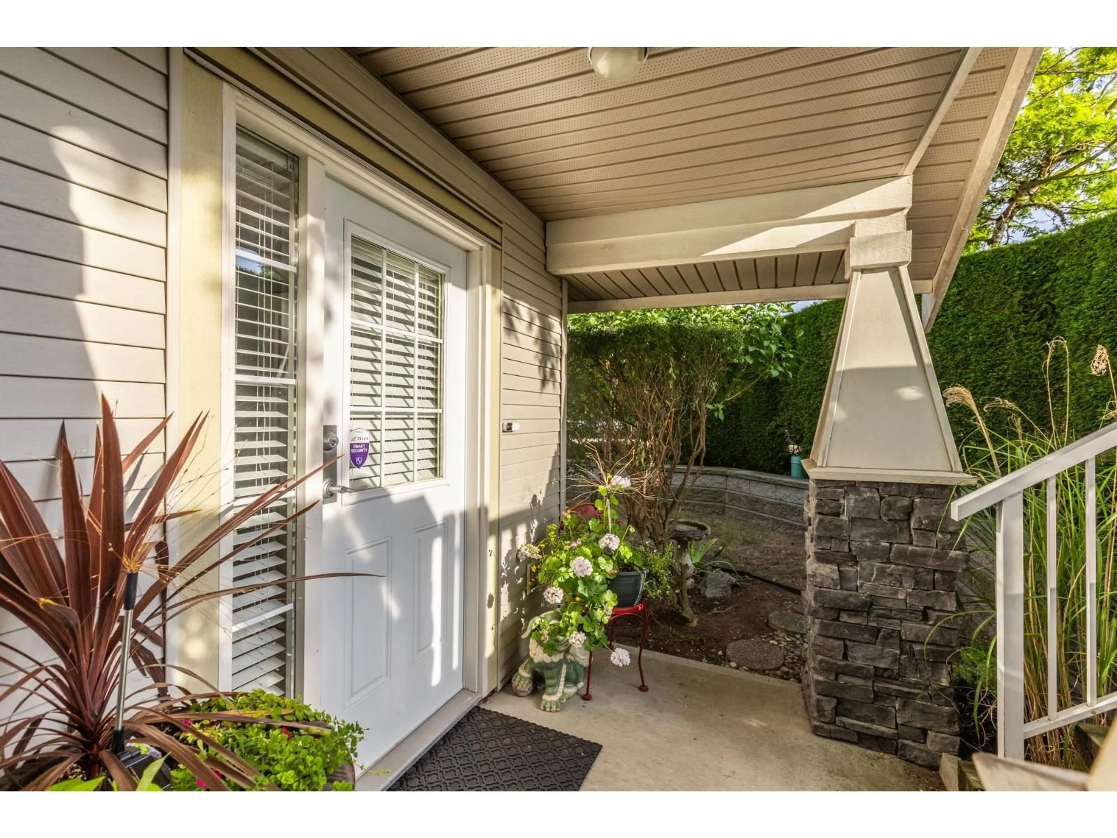Indoor entryway for 42 - 6568 193B STREET, Surrey British Columbia V4N5S2