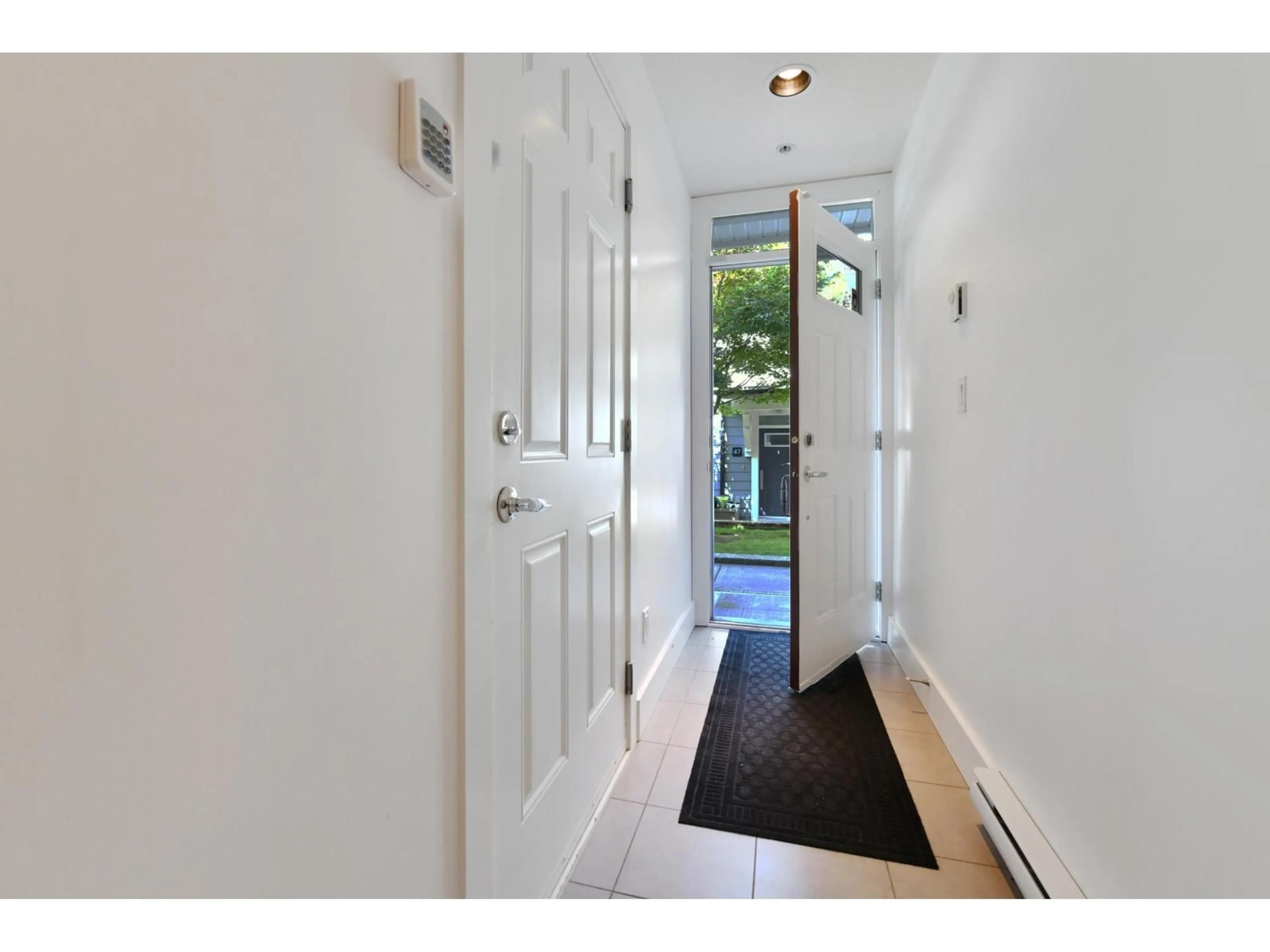Indoor entryway for 44 - 15833 26 AVENUE, Surrey British Columbia V3Z2X5