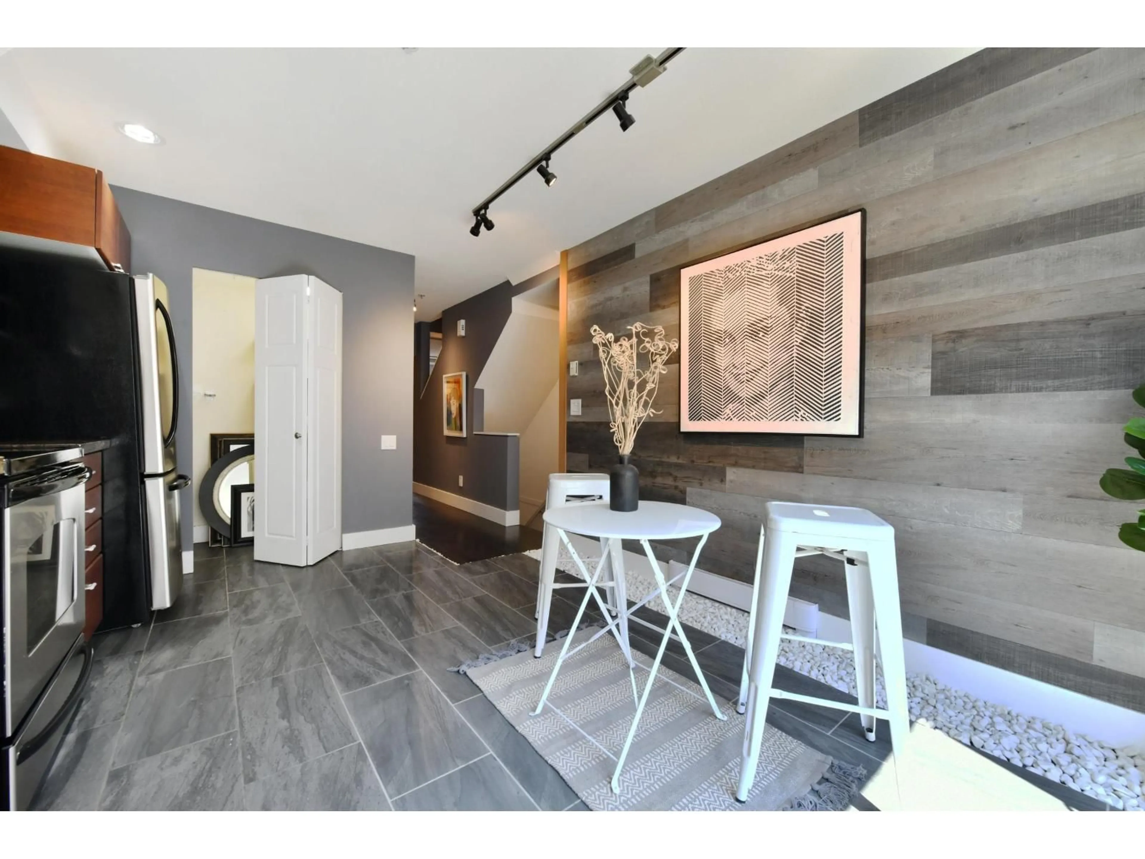Indoor entryway for 44 - 15833 26 AVENUE, Surrey British Columbia V3Z2X5