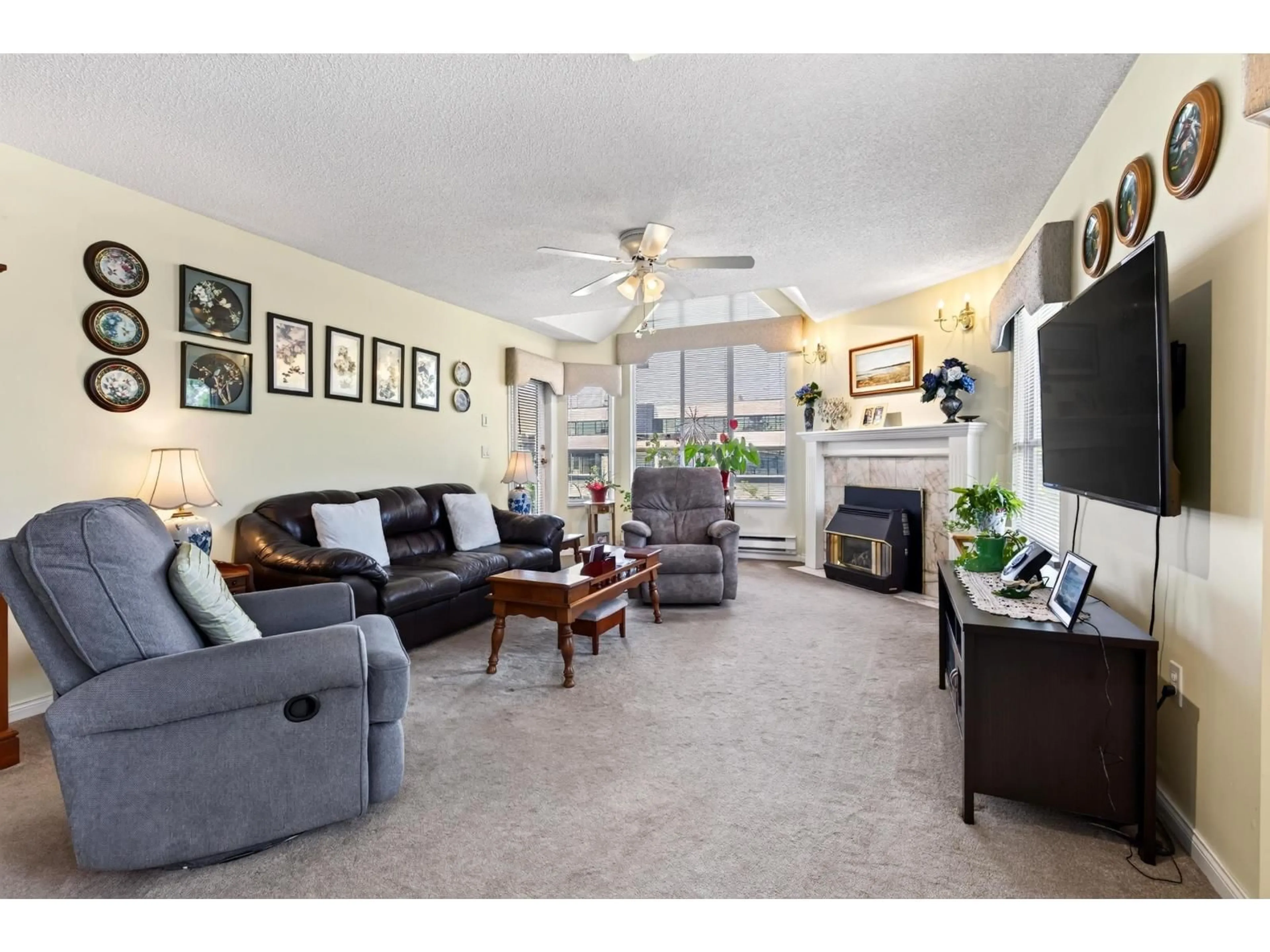 Living room with furniture, unknown for 408 - 5646 200 STREET, Langley British Columbia V3A1M8