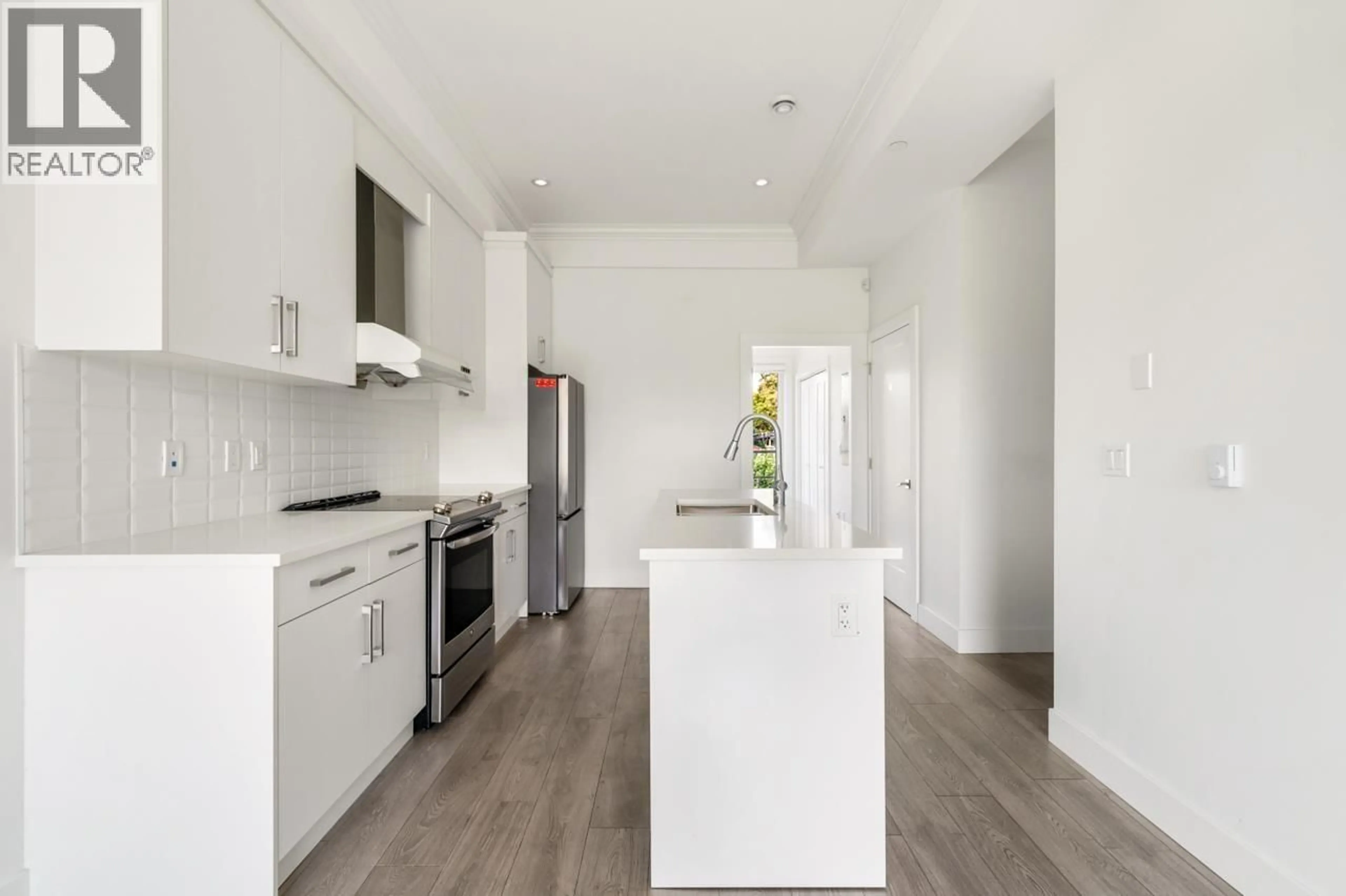 Open concept kitchen, unknown for 5043 CHAMBERS STREET, Vancouver British Columbia V5R3L8
