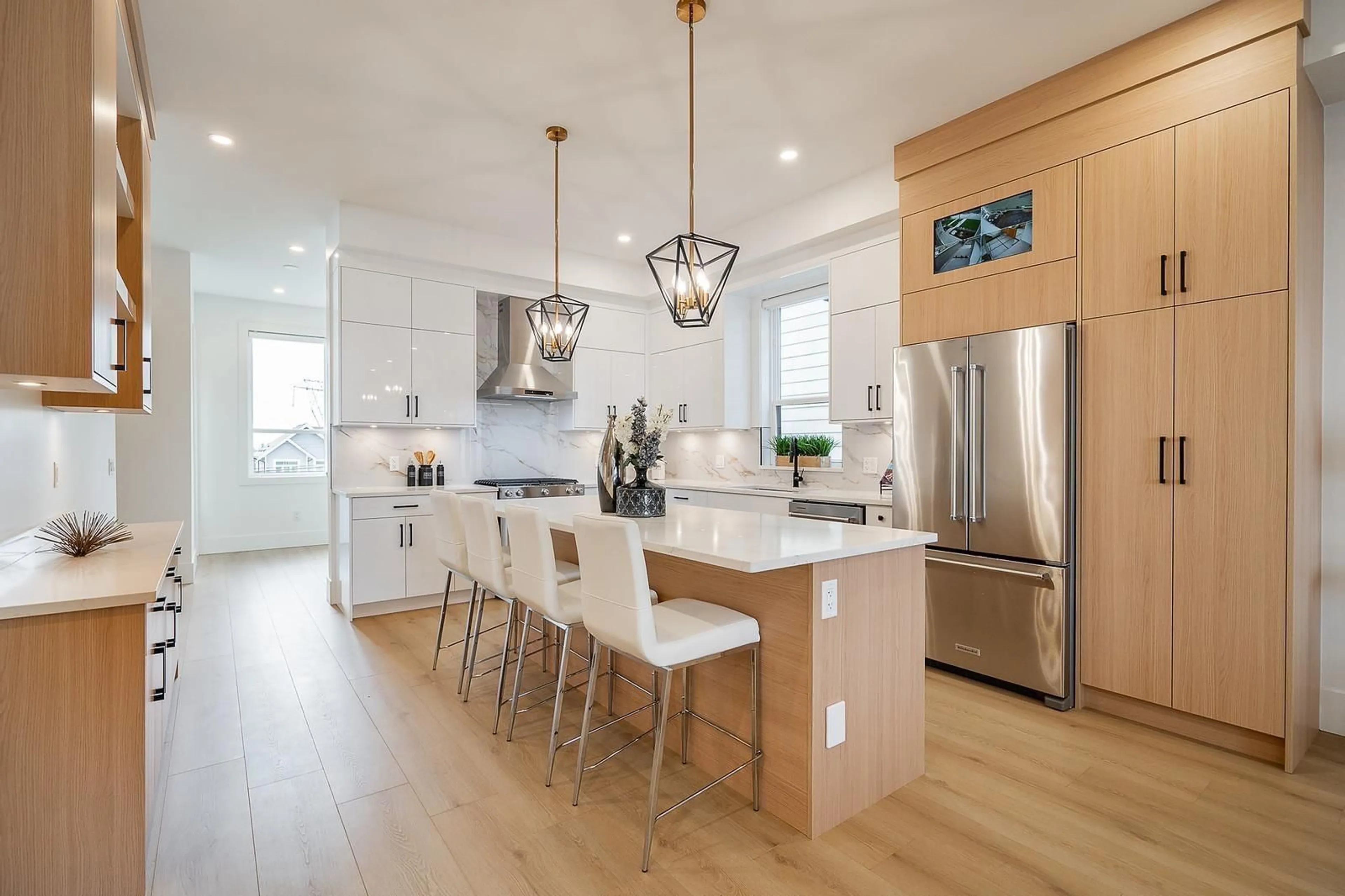 Open concept kitchen, wood/laminate floor for 16677 16 AVENUE, Surrey British Columbia V3S9X7