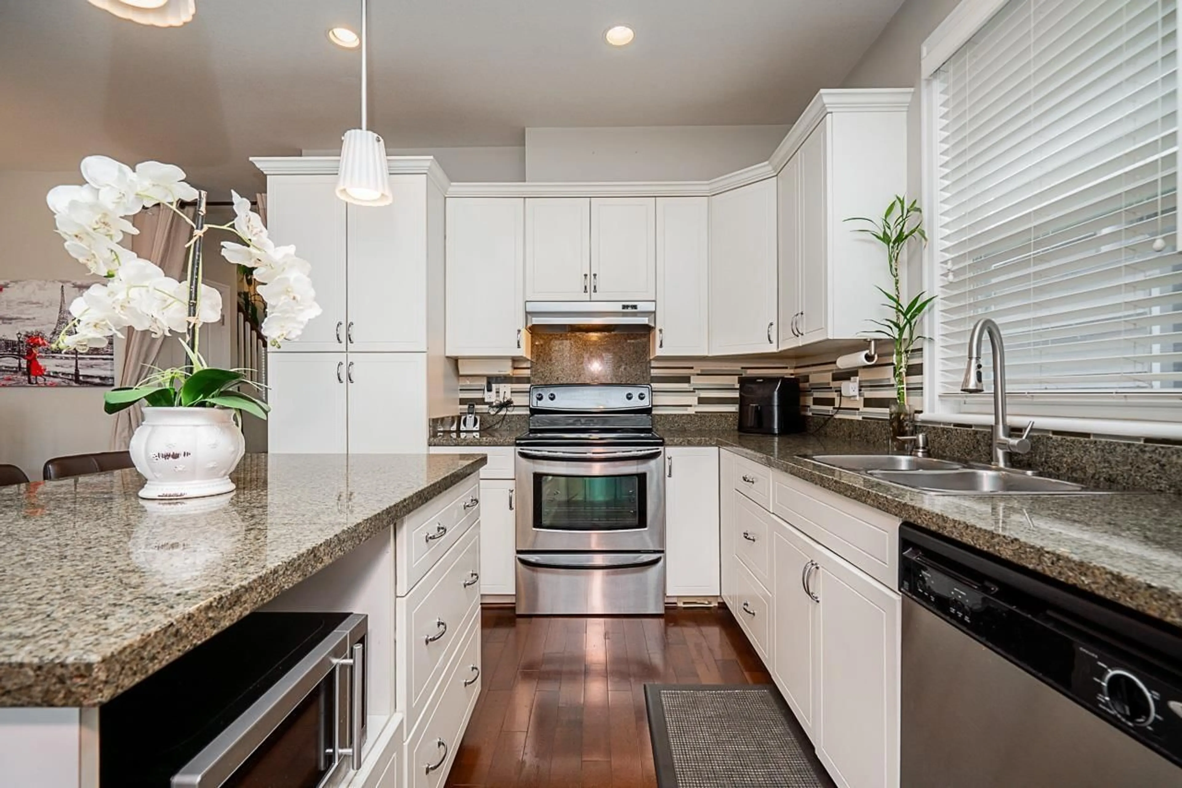 Contemporary kitchen, ceramic/tile floor for 6781 193A STREET, Surrey British Columbia V4N0B8